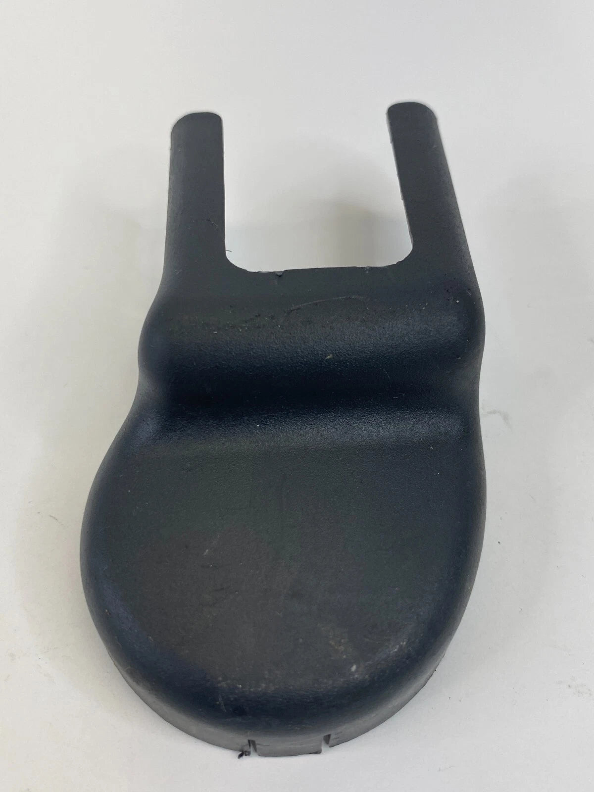 11-16 HYUNDAI ELANTRA FRONT LEFT SEAT OUTER TRACK END CAP COVER 88565-3X000 OEM