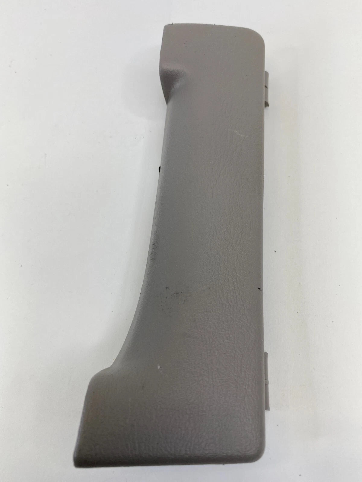 2001-2006 TOYOTA SEQUOIA REAR RIGHT B-PILLAR GRAB HANDLE TRIM COVER 74637-0C010