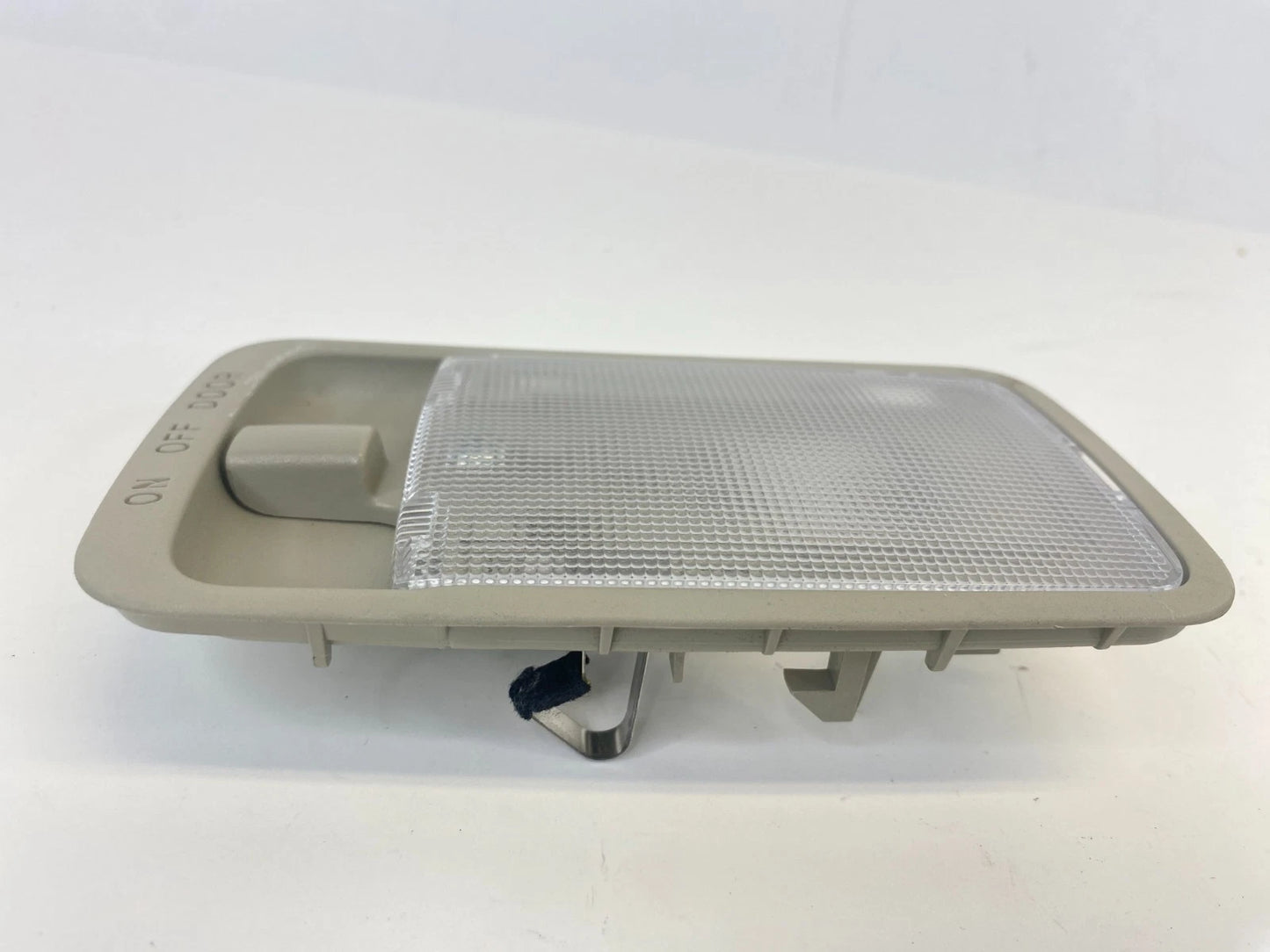 08-13 2008-2013 Nissan Rogue Center Overhead Upper Console Dome Light Lamp OEM
