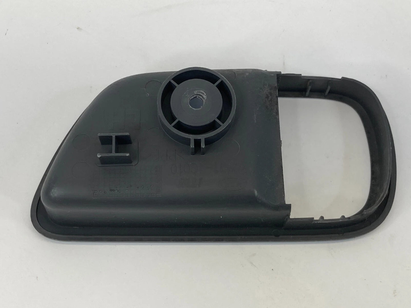 2009-2011 KIA RIO FRONT LEFT SIDE INTERIOR DOOR HANDLE BEZEL TRIM 82611-1G010