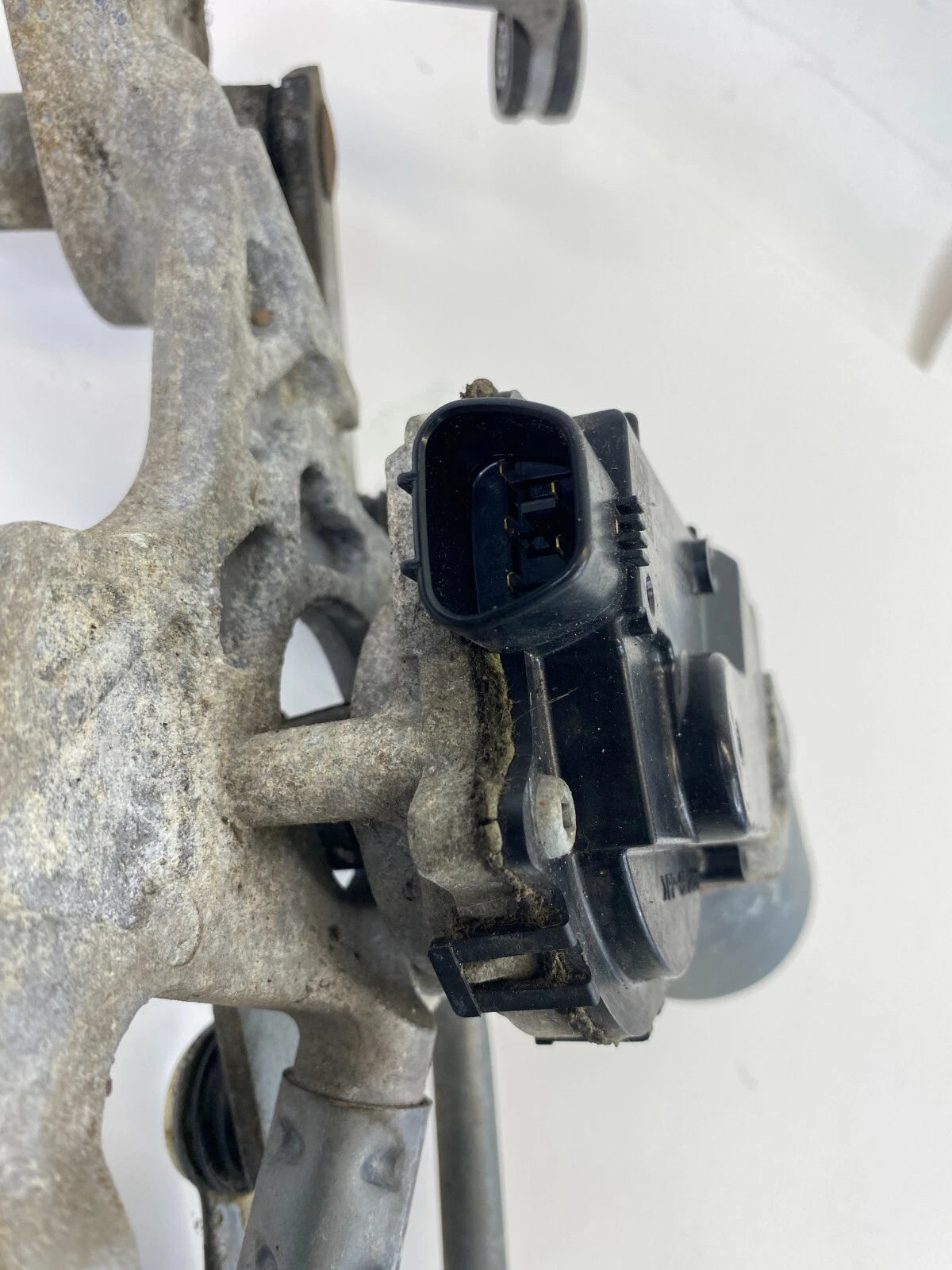 2009-2014 HONDA FIT FRONT WINDSHIELD WIPER MOTOR & LINKAGE ASSEMBLY 76505TK6A01