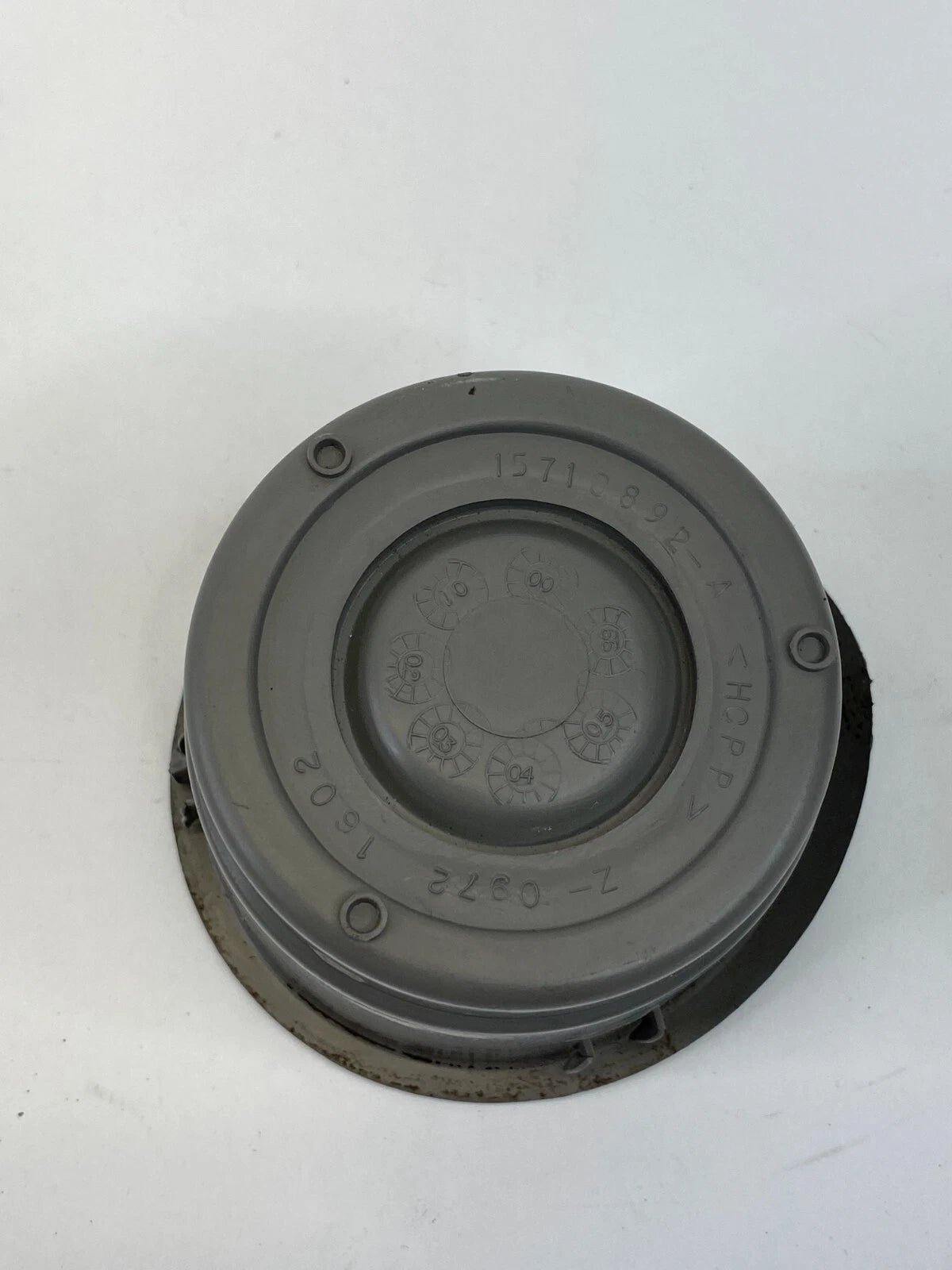 2000-2006 GMC YUKON CHEVROLET TAHOE REAR RIGHT CUP HOLDER BEZEL 15710892A OEM