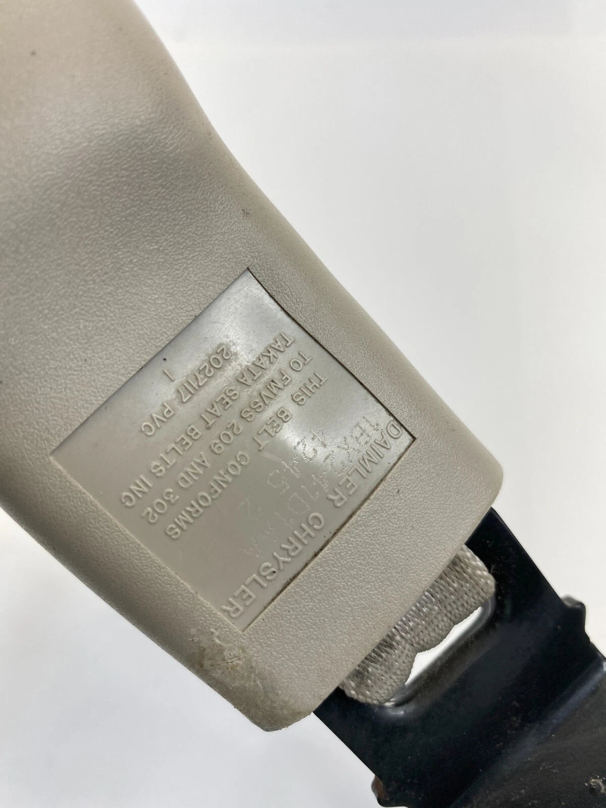 2005 05 DODGE MAGNUM FRONT RIGHT PASSENGER SIDE SEAT BELT BUCKLE ASSEMBLY OEM