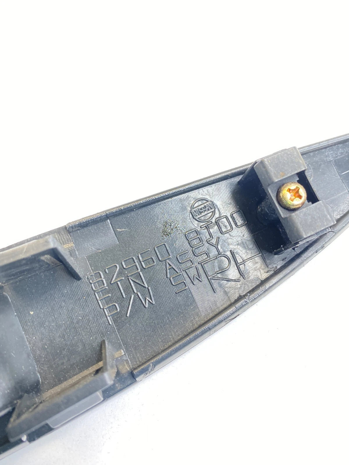 2002-2006 NISSAN ALTIMA REAR RIGHT WINDOW SWITCH TRIM COVER ONLY 82960-8J00 OEM