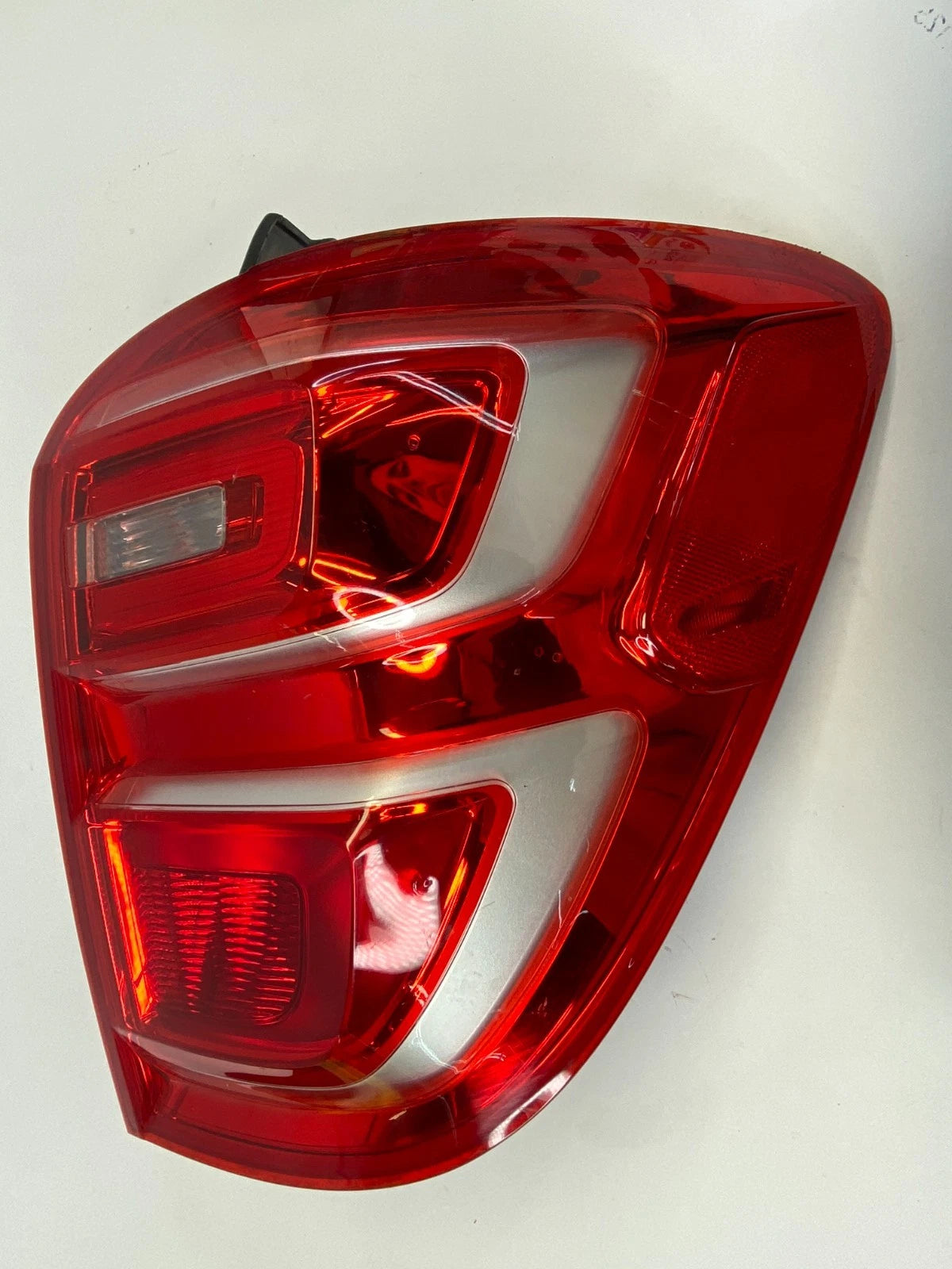 2016 2017 CHEVROLET EQUINOX TAIL LIGHT LAMP RIGHT PASSENGER SIDE OUTER OEM