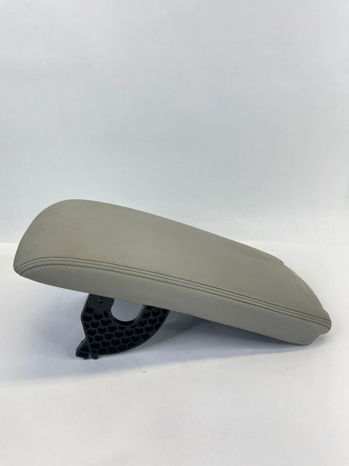 2009-2012 TOYOTA VENZA CENTER CONSOLE ARMREST LID TOP ASSEMBLY FRONT OEM FACTORY