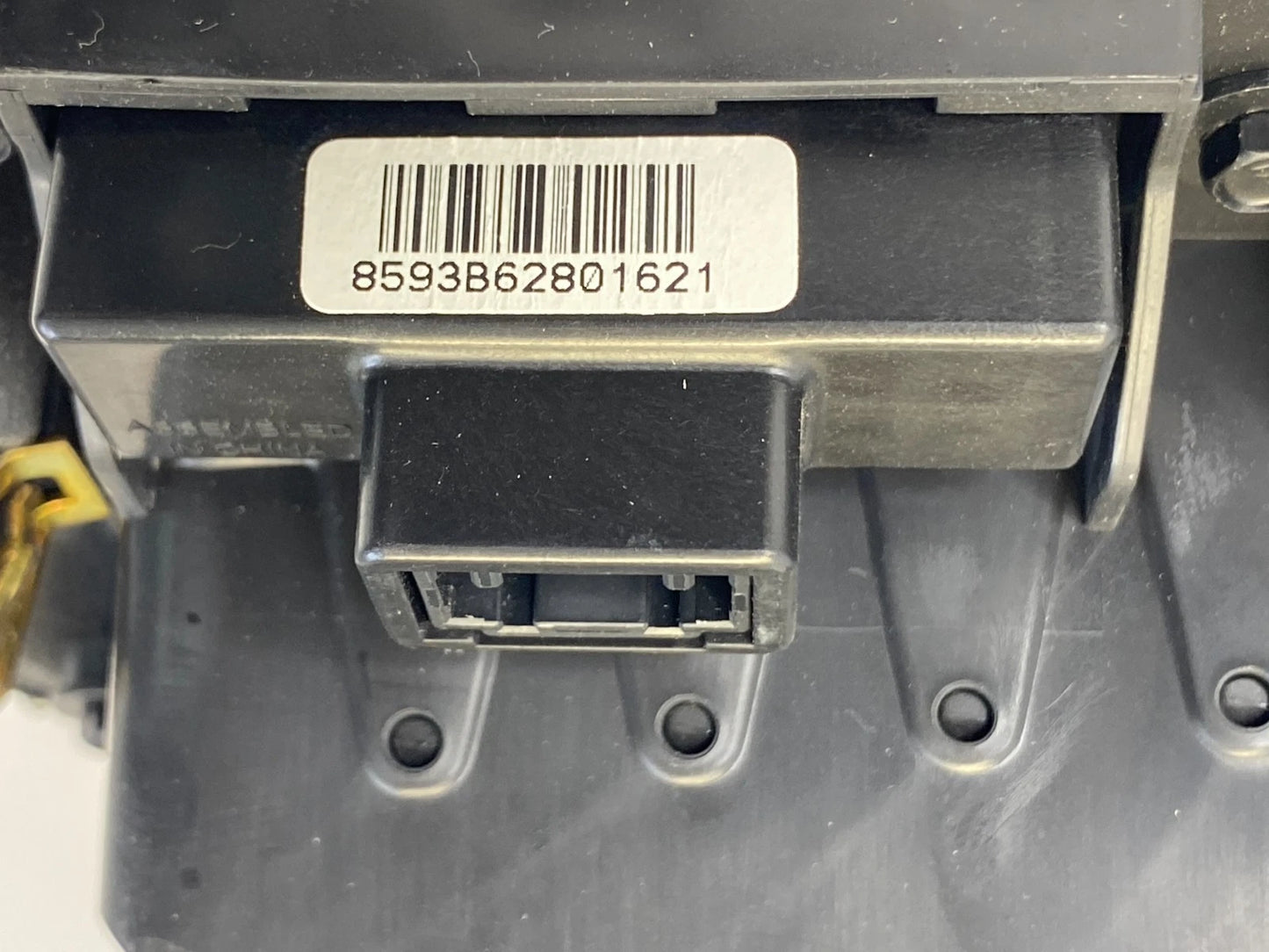 07-09 PONTIAC TORRENT CENTER DASH RADIO CLIMATE SHIFTER BEZEL TRIM 25808185 OEM