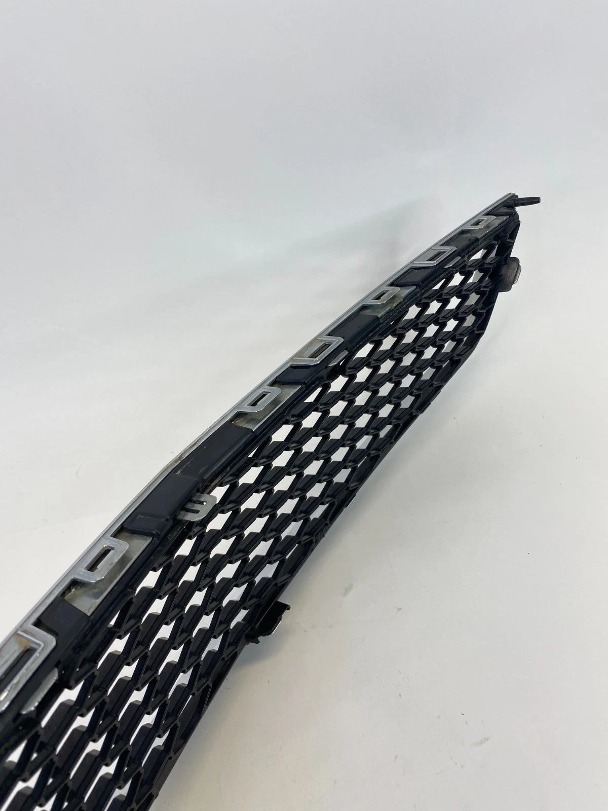 2010-2015 CHEVROLET EQUINOX FRONT LOWER CENTER RADIATOR GRILL GRILLE 25798748