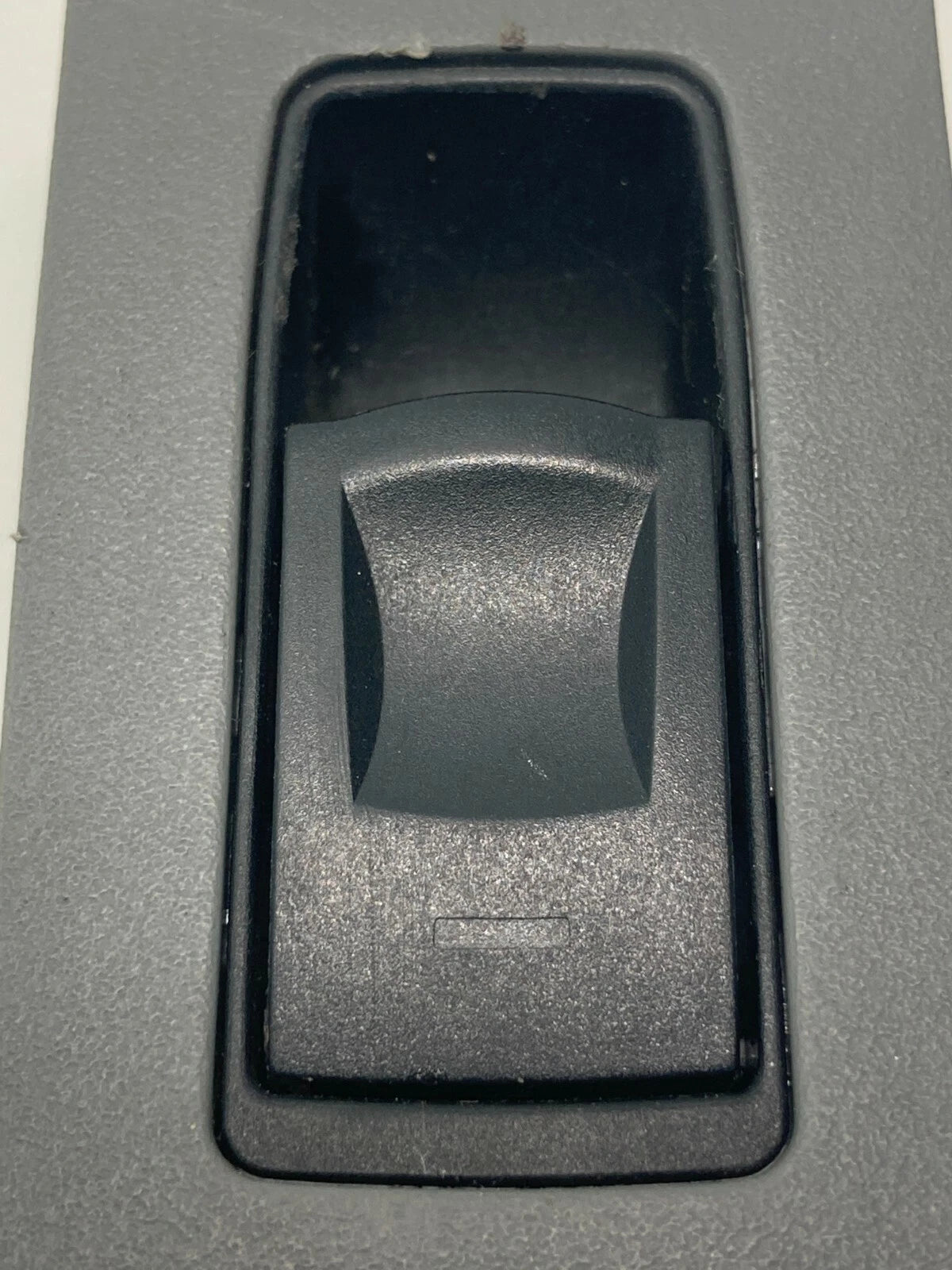 2005-2010 CHRYSLER 300 REAR LEFT BACK SIDE DOOR WINDOW SWITCH BEZEL 1052530AB