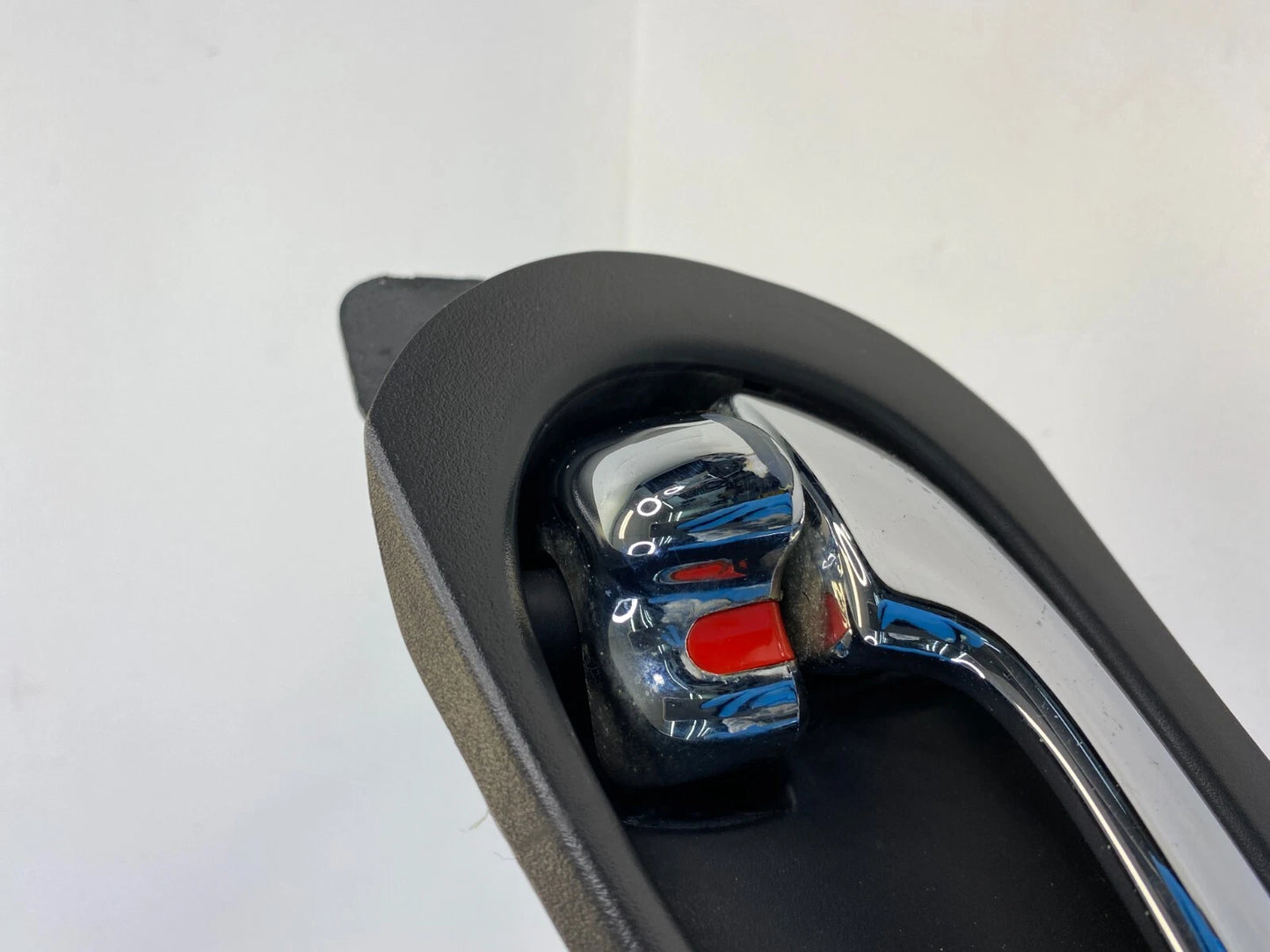 2002-2009 GMC ENVOY REAR RIGHT BACK SIDE INNER INTERIOR DOOR HANDLE 15043637