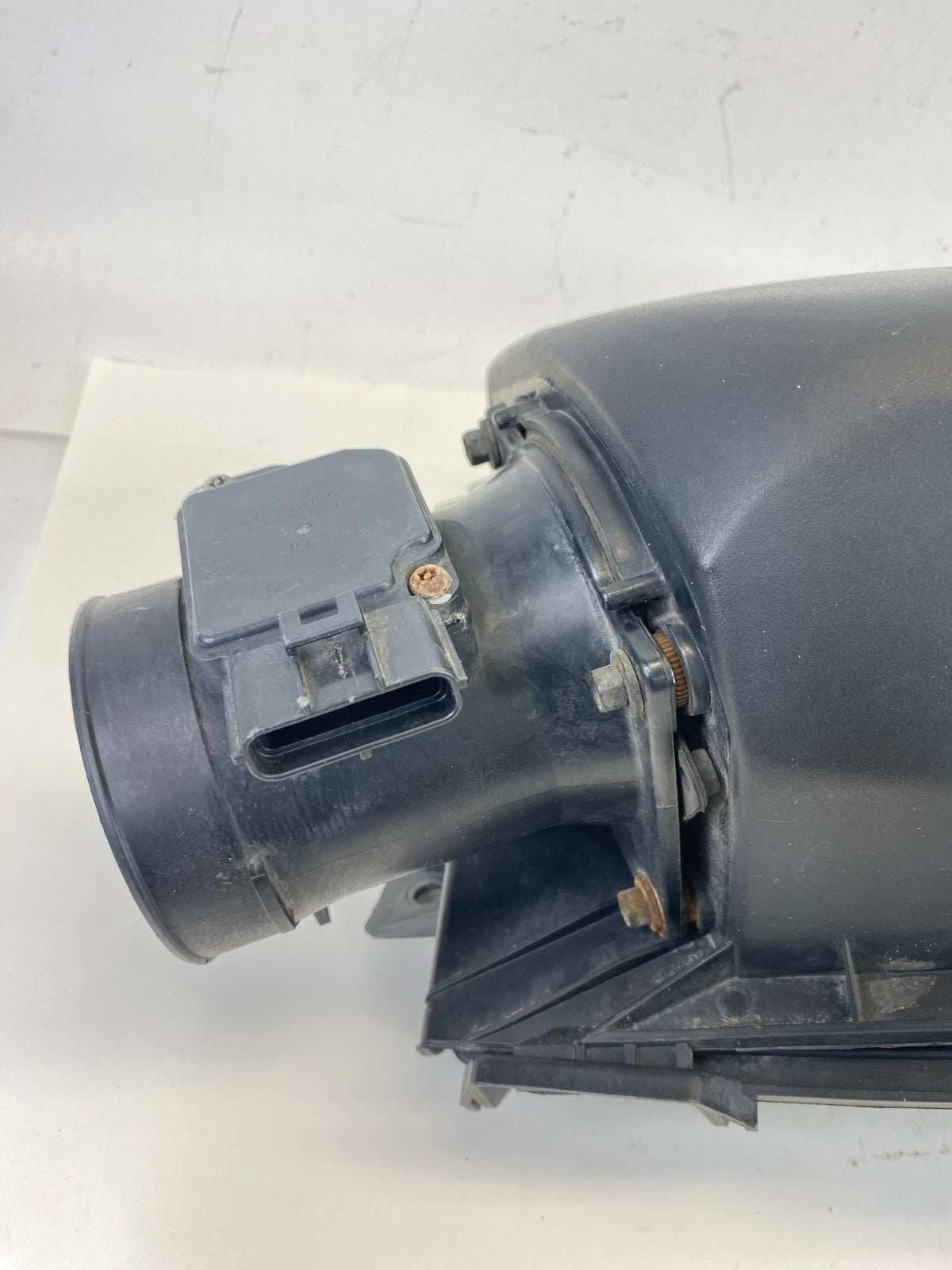 2000 2001 2002 LINCOLN TOWN CAR AIR INTAKE CLEANER BOX HOUSING FILTER OEM