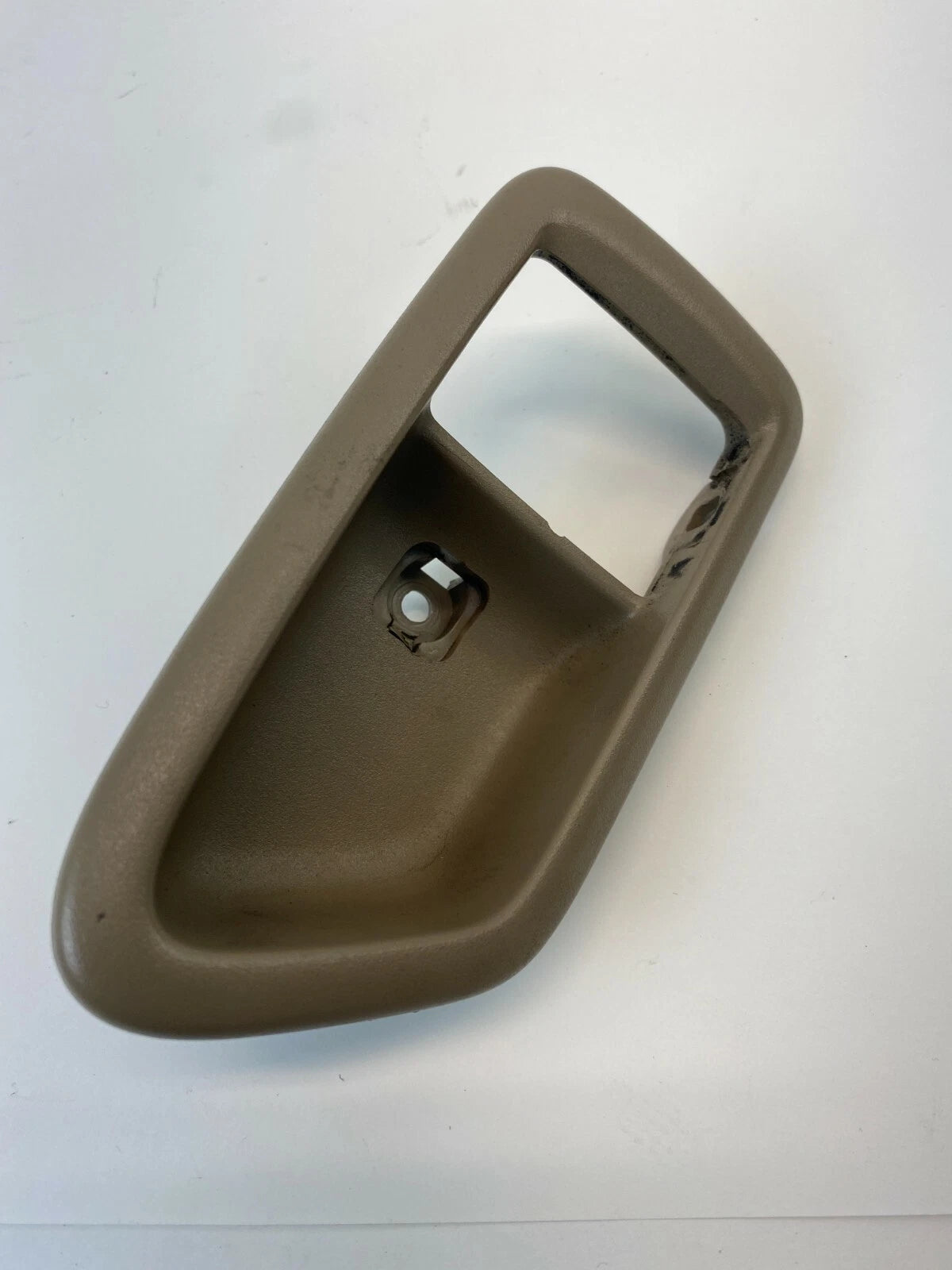 97-01 TOYOTA CAMRY REAR RIGHT INTERIOR DOOR HANDLE BEZEL TRIM 69277-AA010 OEM