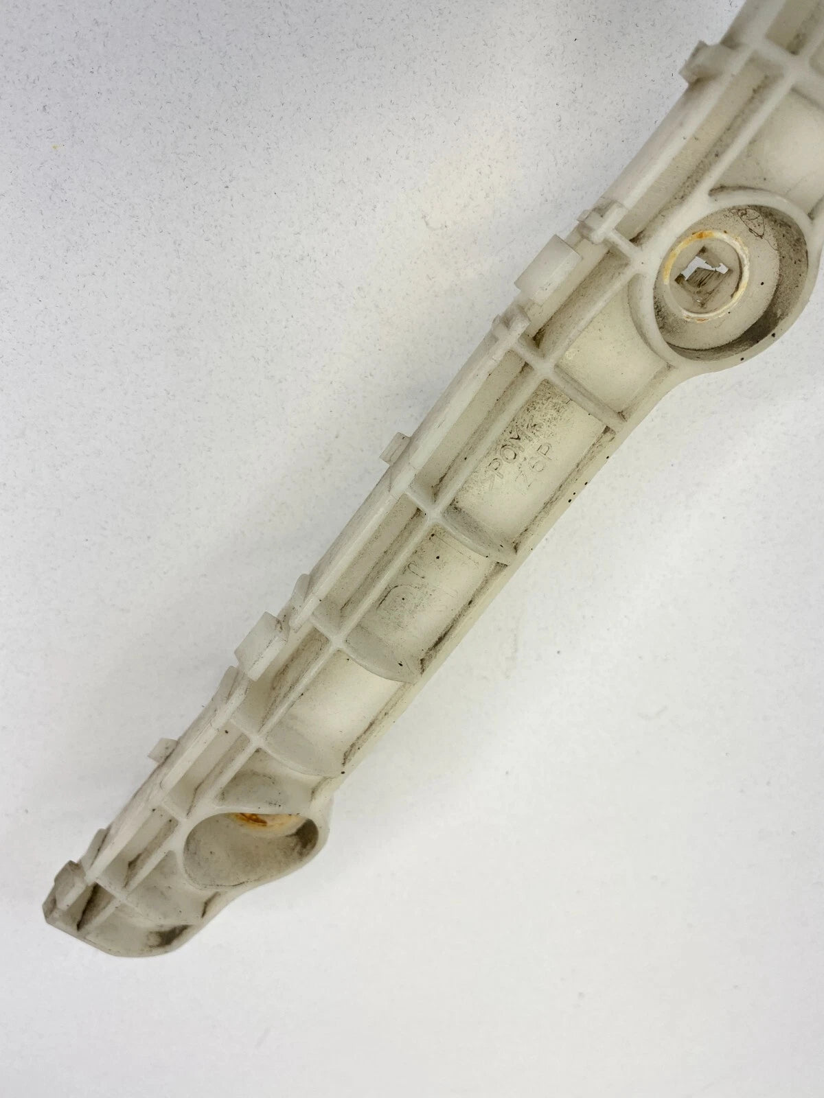 2007-2009 07-09 Mitsubishi Outlander SUV Front Right Side Bumper Upper Bracket