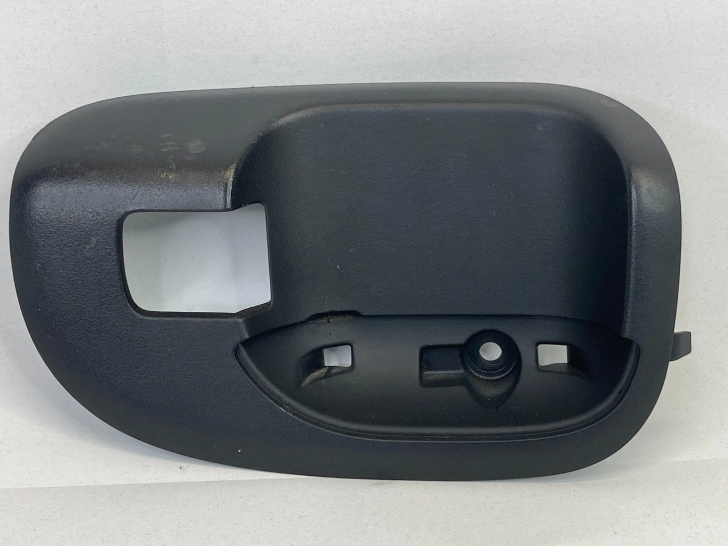 10-12 DODGE CALIBER REAR LEFT INTERIOR DOOR HANDLE BEZEL COVER TRIM INS33TRMA