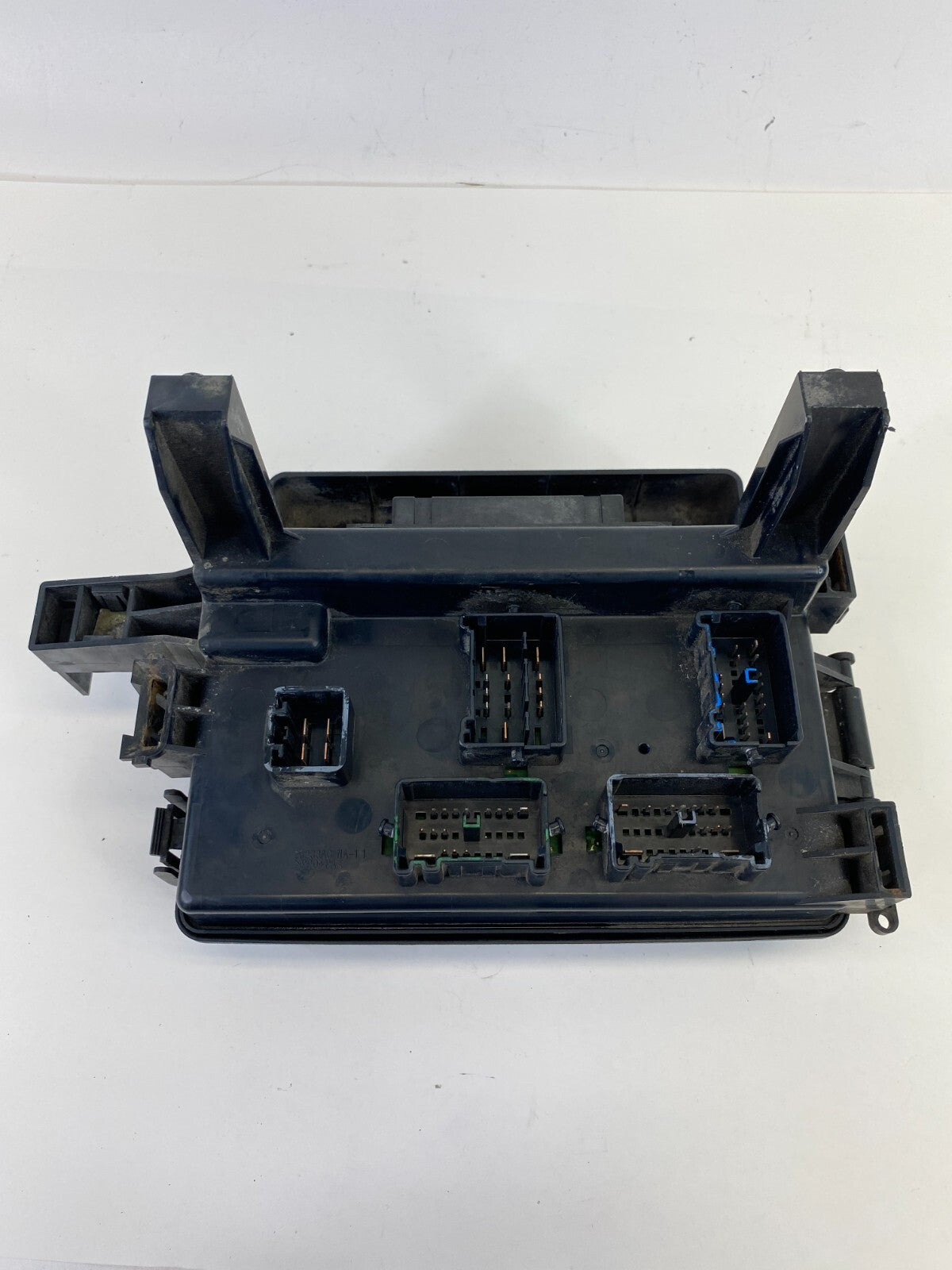 2005 Dodge Magnum 3.5L Fuse Box Relay Box Compartment w/ Cap 7140-1914-30 OEM