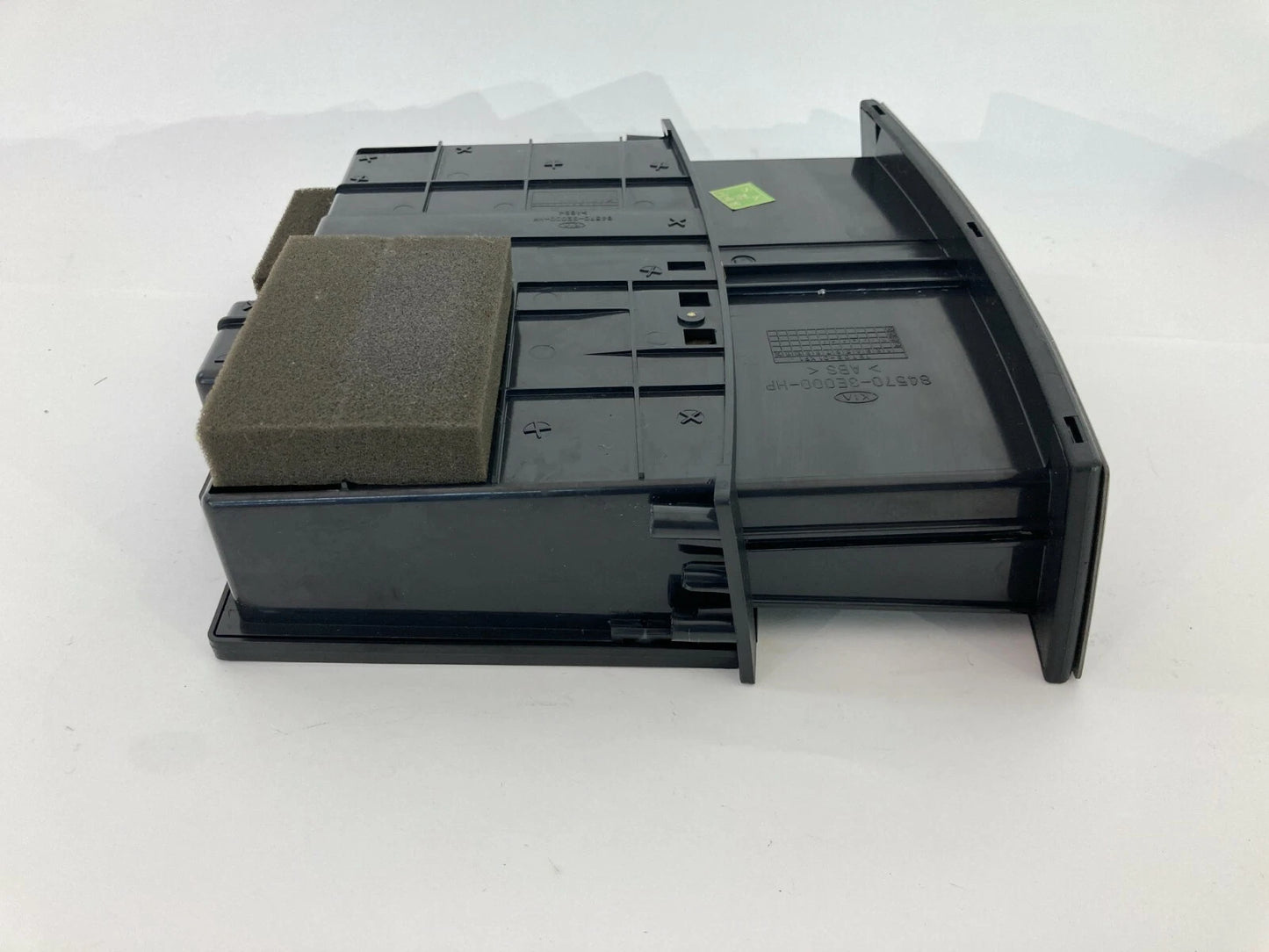 03-06 KIA SORENTO CENTER DASH STORAGE TRAY CUBBY COMPARTMENT TRIM 84570-3E000