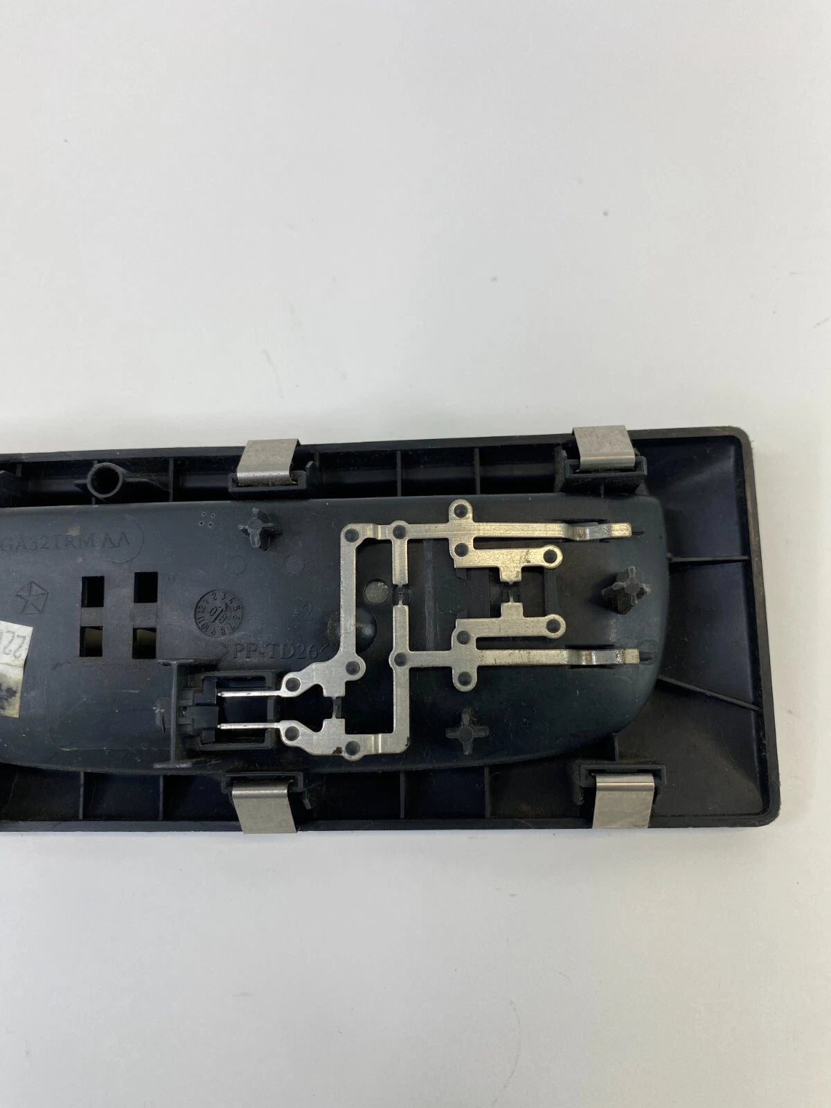 2009-2011 DODGE JOURNEY RECHARGEABLE FLASHLIGHT LAMP LIGHT SURROUND HOUSING TRIM