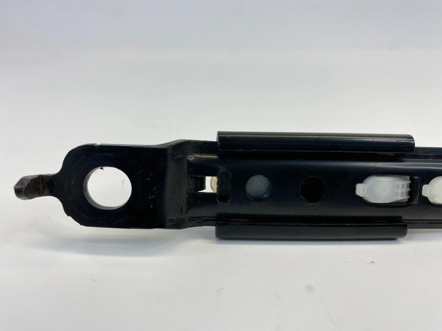 2007 2008 INFINITI G35 SEDAN FRONT RIGHT SIDE SEAT BELT ADJUSTER D526001 OEM