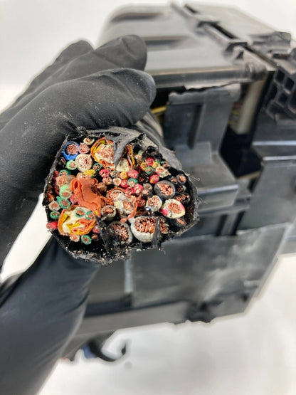 10-12 SUZUKI SX4 HATCHBACK 2.0L ENGINE FUSE BOX RELAY JUNCTION BLOCK COMPARTMENT