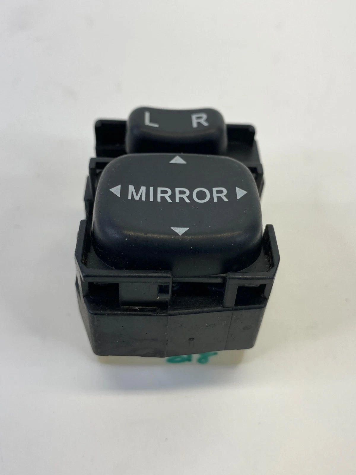 2004-2010 TOYOTA SIENNA SIDE DOOR MIRROR CONTROL SWITCH BUTTON LH RH 183652 OEM