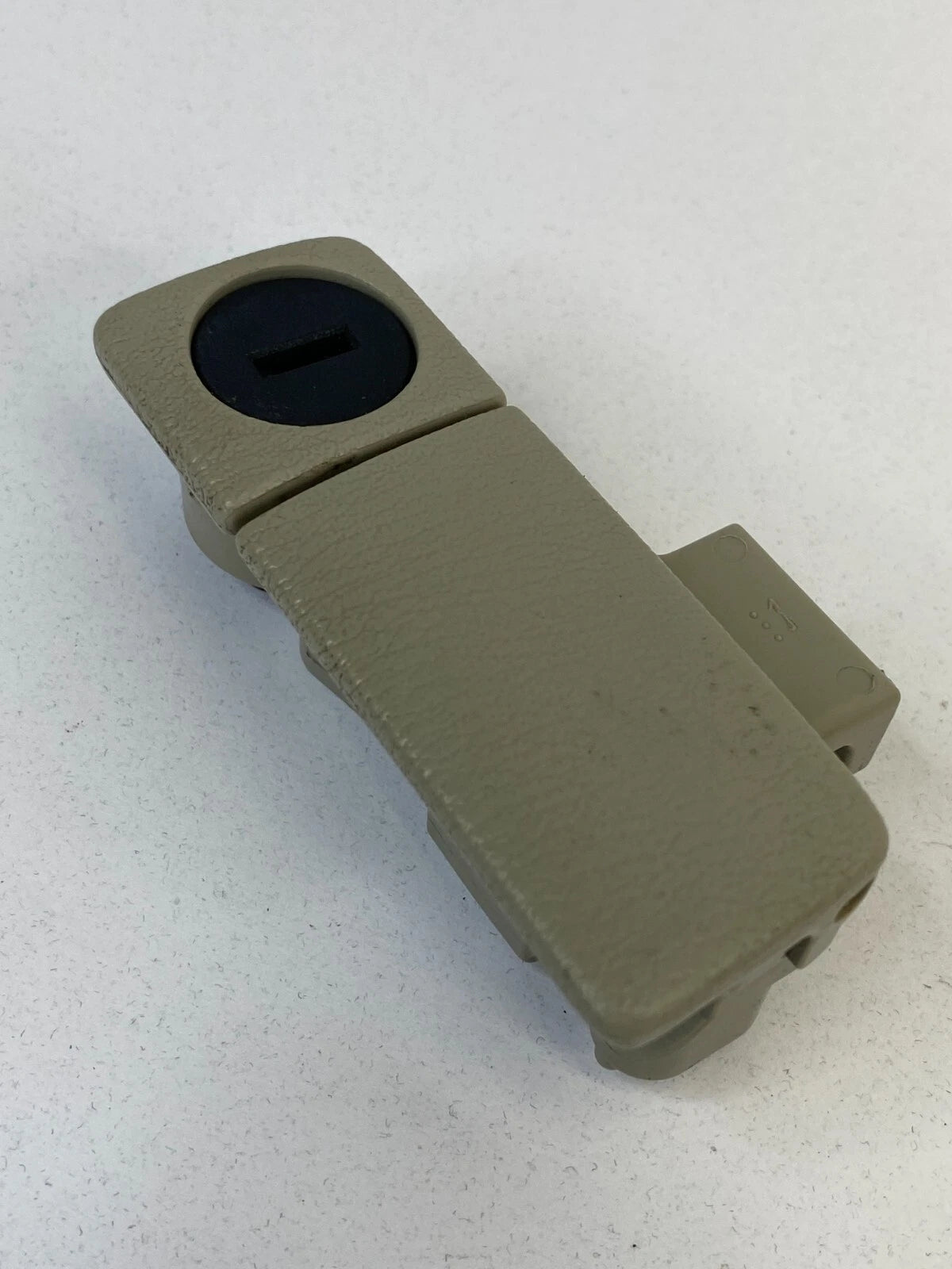 03 04 05 06 07 INFINITI G35 SEDAN GLOVE BOX LATCH HANDLE LOCK OEM