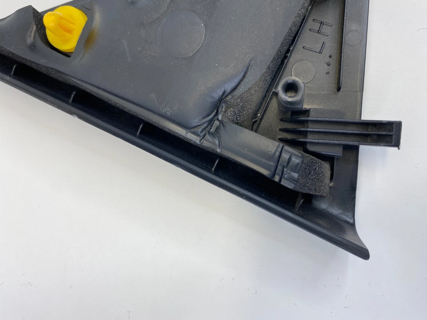 2013-2018 HYUNDAI SANTA FE SPORT REAR LEFT INNER DOOR CORNER MOLDING COVER OEM