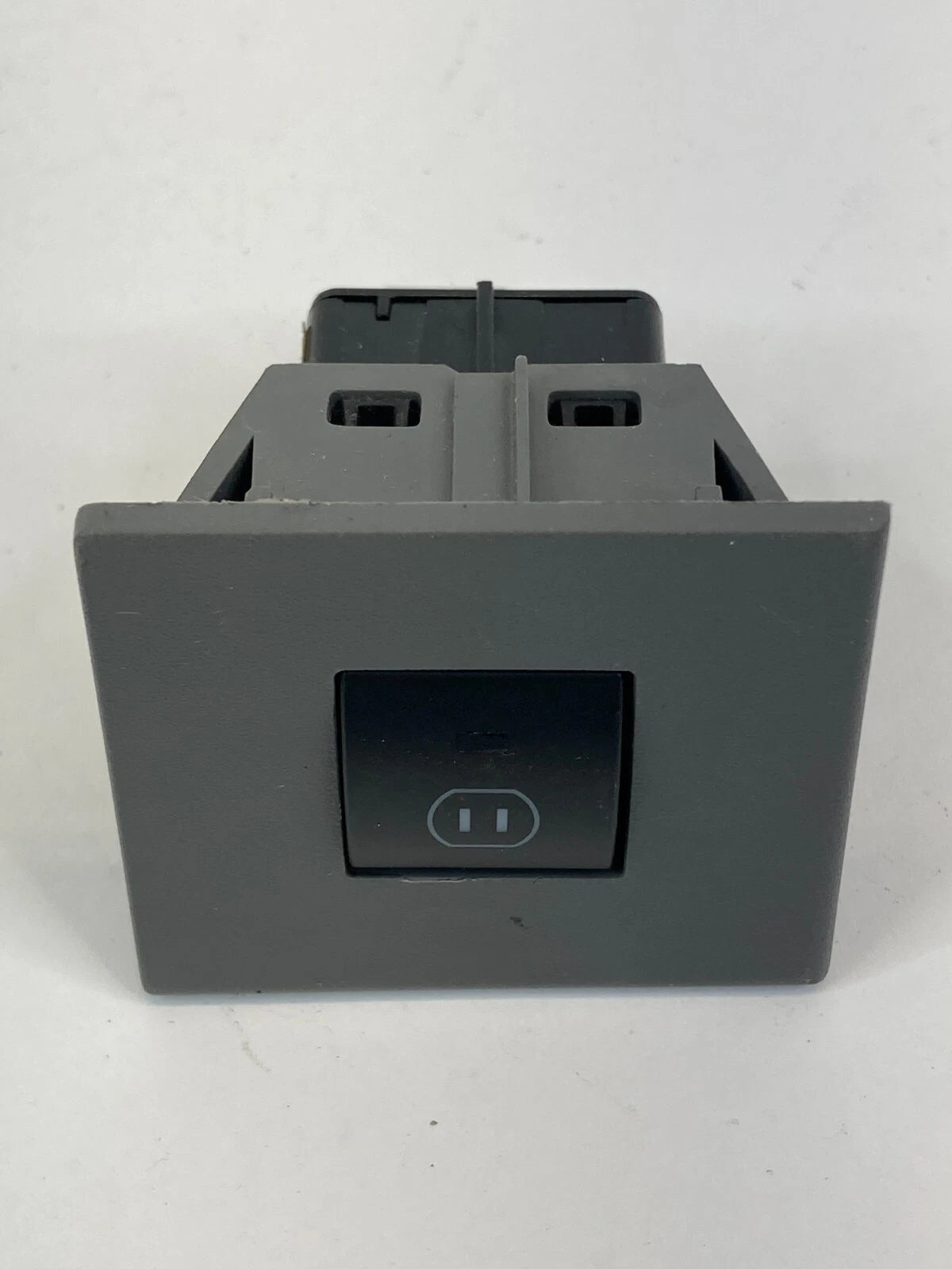 08-10 CHRYSLER TOWN & COUNTRY POWER INVERTER SWITCH WITH TRIM OEM L0110163A03