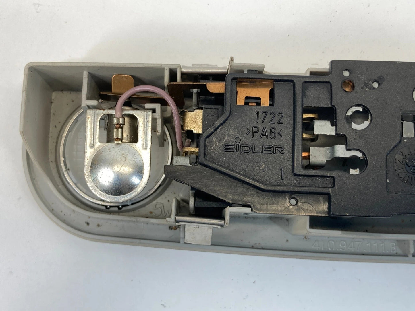 07 08 09 10 11 AUDI S6 A6 QUATTRO REAR DOME MAP LIGHT LAMP 4L0-947-111-B OEM