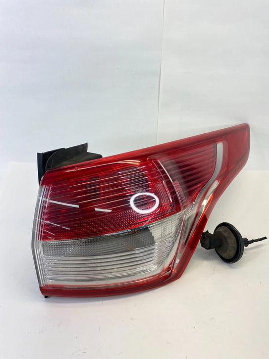 2013-2016 FORD ESCAPE RIGHT REAR OUTER TAILLIGHT LAMP ASSY CJ54-13404-A OEM