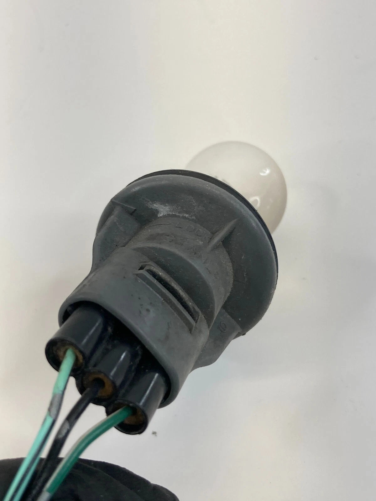 2000 2001 MAZDA MPV FRONT RIGHT HEADLIGHT TURN SIGNAL LAMP BULB SOCKET PIGTAIL