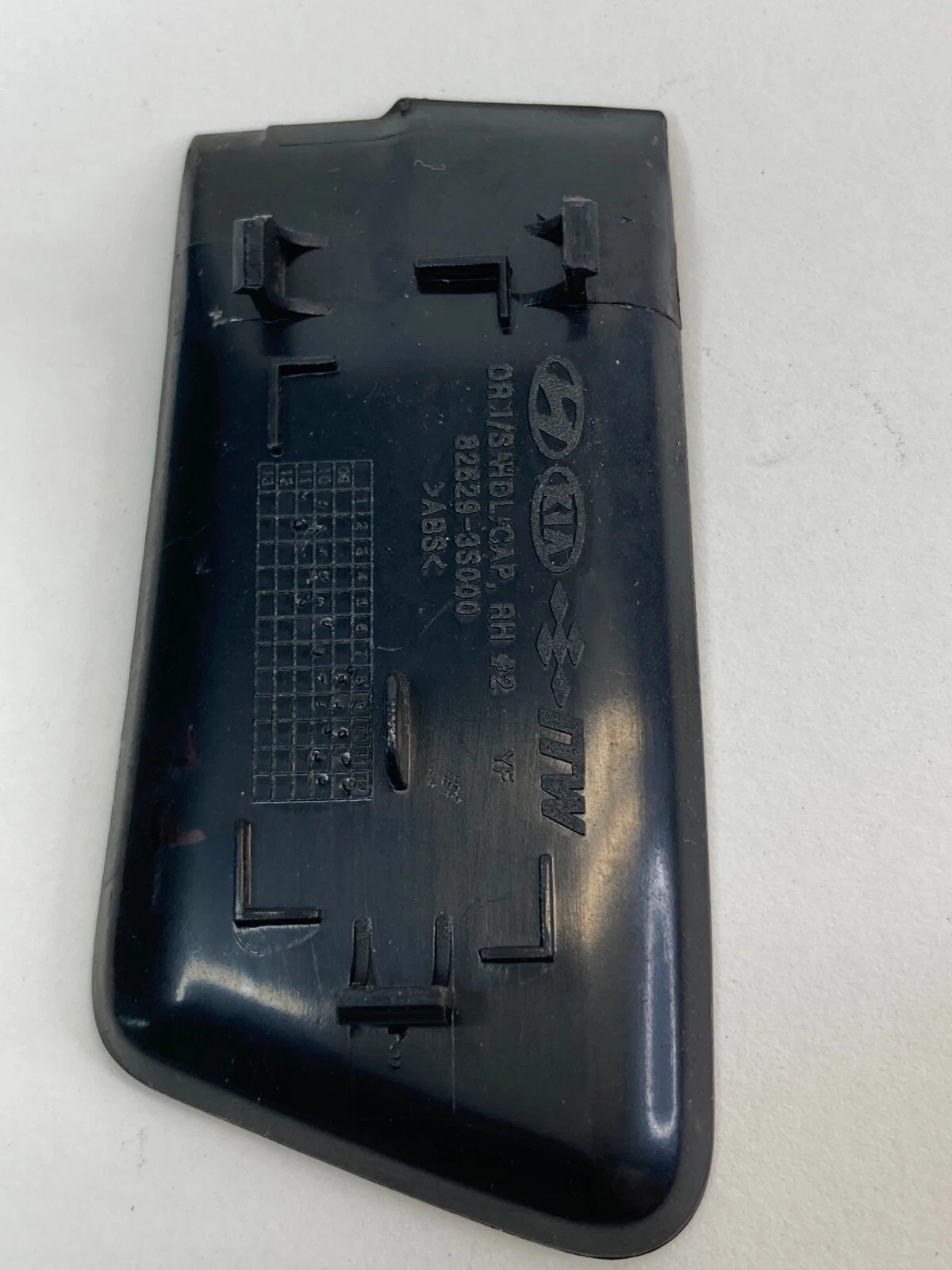 11-14 HYUNDAI SONATA FRONT RIGHT DOOR INNER HANDLE SCREW CAP COVER 826293S000