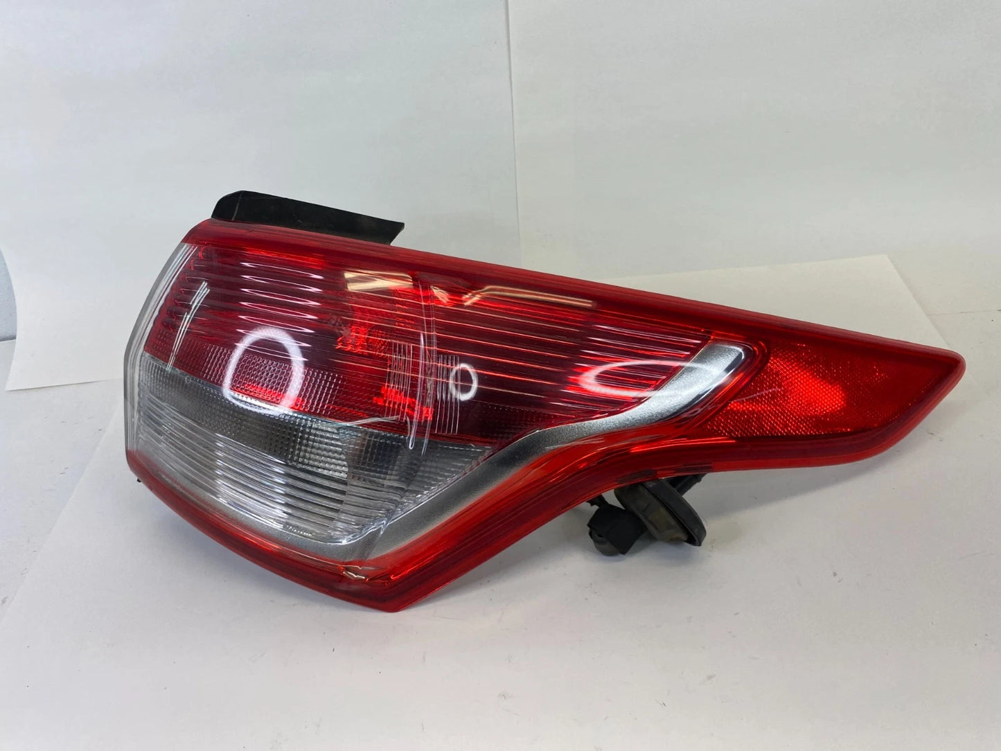 2013-2016 FORD ESCAPE RIGHT REAR OUTER TAILLIGHT LAMP ASSY CJ54-13404-A OEM