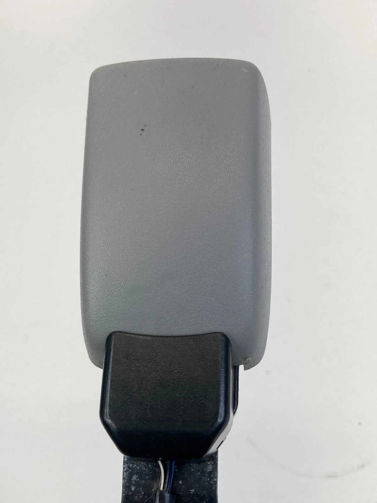 2008-2010 TOYOTA HIGHLANDER FRONT LEFT DRIVER SEAT BELT BUCKLE ASSEMBLY OEM