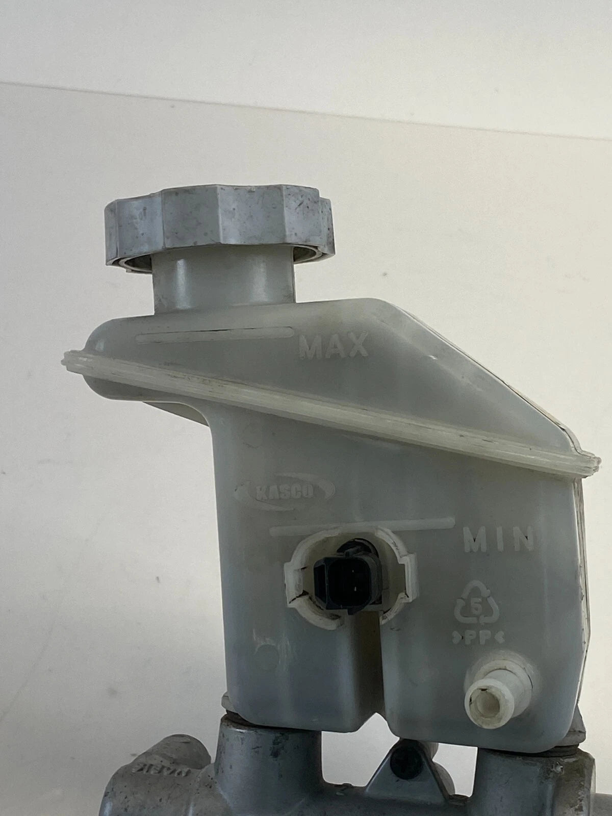 2006-2011 HYUNDAI ACCENT 1.6L BRAKE MASTER CYLINDER W/ FLUID TANK RESERVOIR OEM