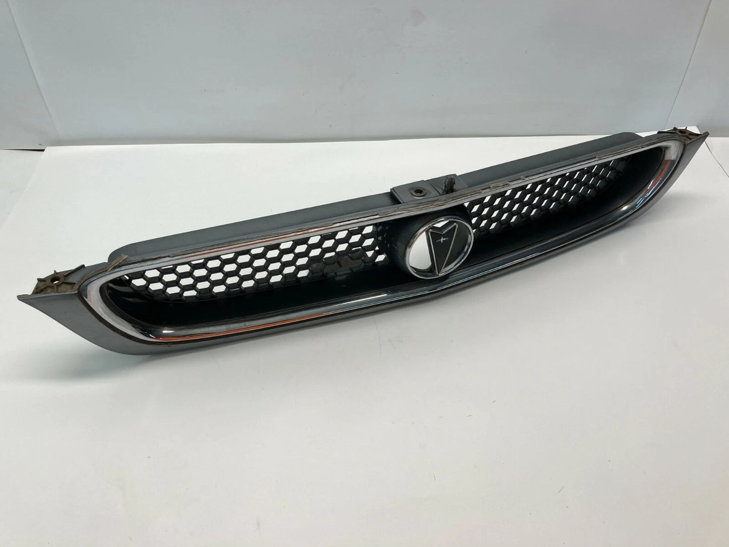 1993-1995 PONTIAC BONNEVILLE FRONT GRILL GRILLE W/ EMBLEM SILVER 25607598 OEM