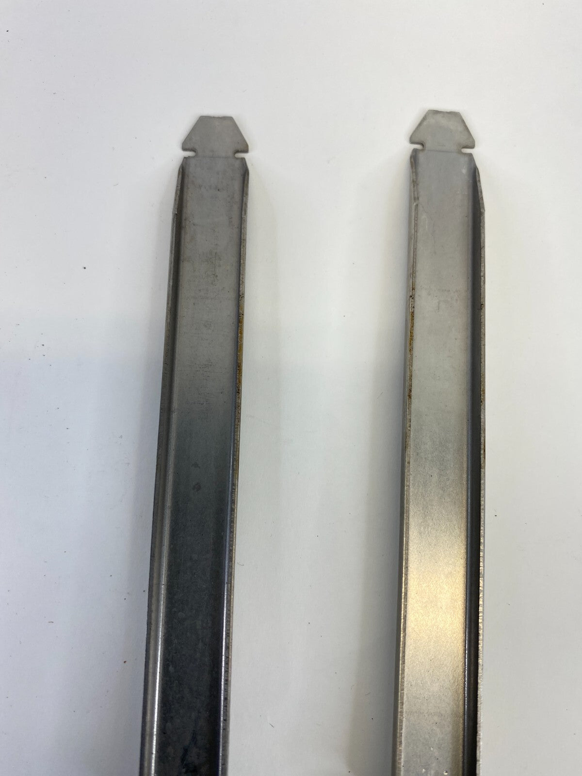 2002-2004 Volvo S40 Front Left Or Right Side Headlight Headlamp Bracket Support