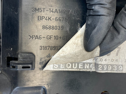 2004-2011 Volvo S40 2.4L Engine Fuse Relay Box Compartment 8688040 OEM