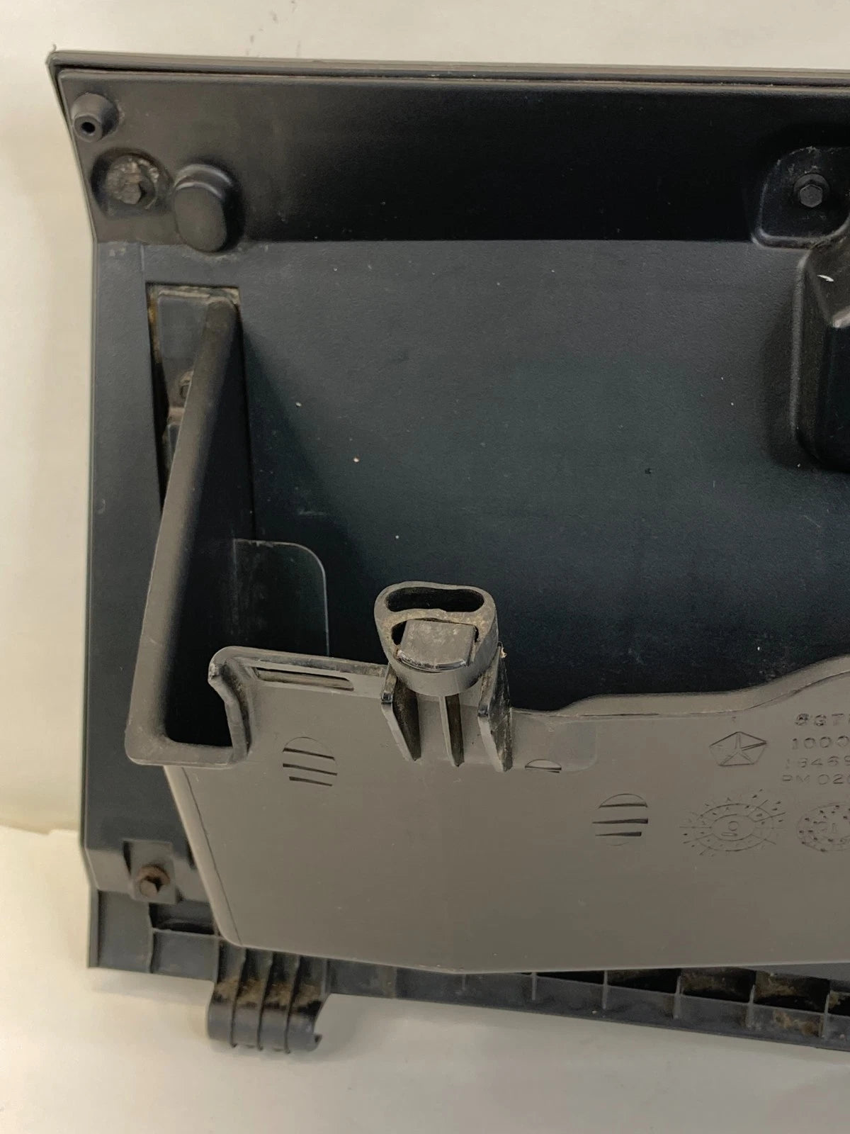 2002-2005 DODGE RAM 1500 DASH GLOVE BOX STORAGE COMPARTMENT 1000281DX9AA OEM