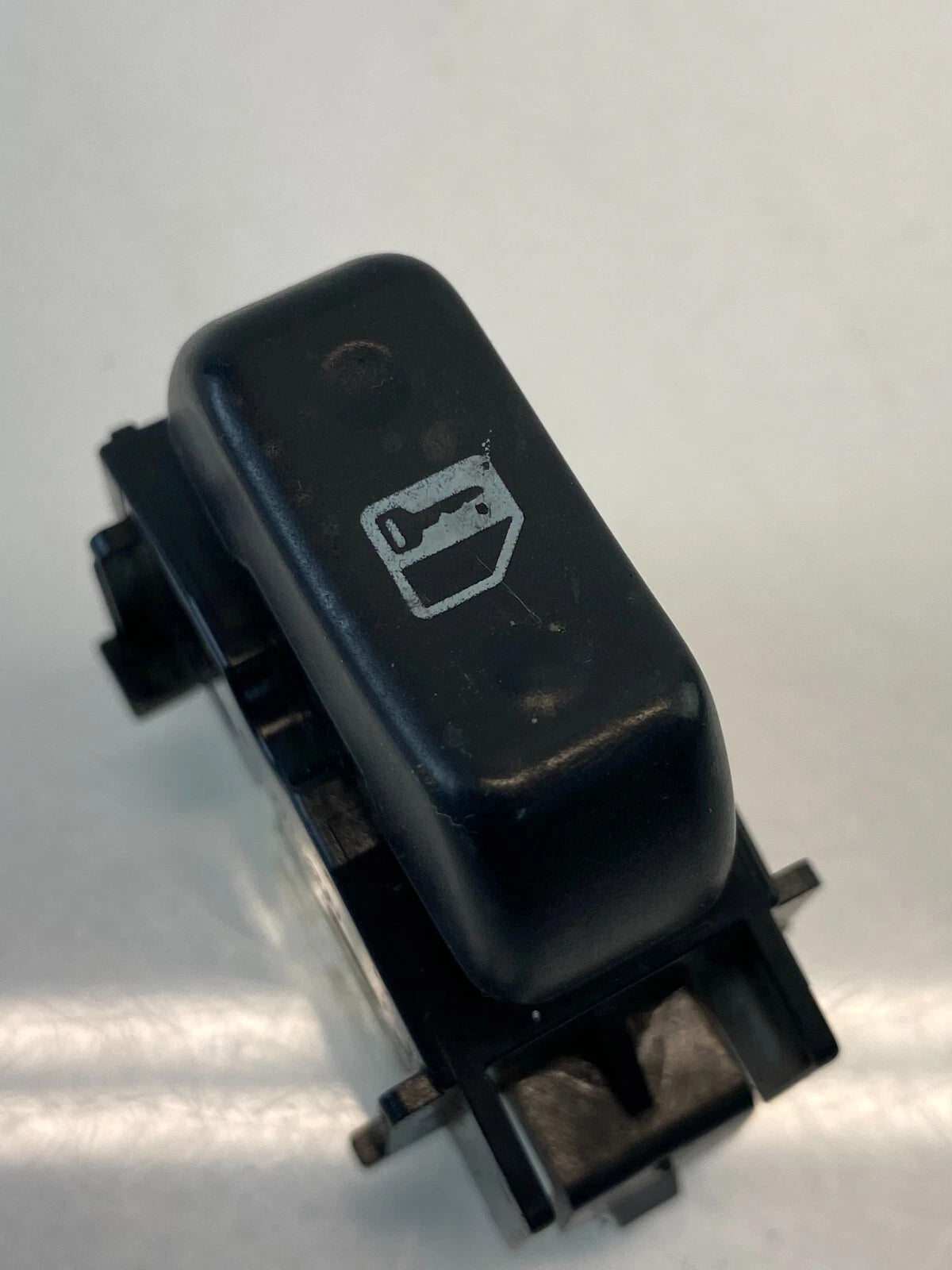 2001-2004 TOYOTA HIGHLANDER FRONT RIGHT PASSENGER SIDE DOOR LOCK SWITCH 224-0S2N