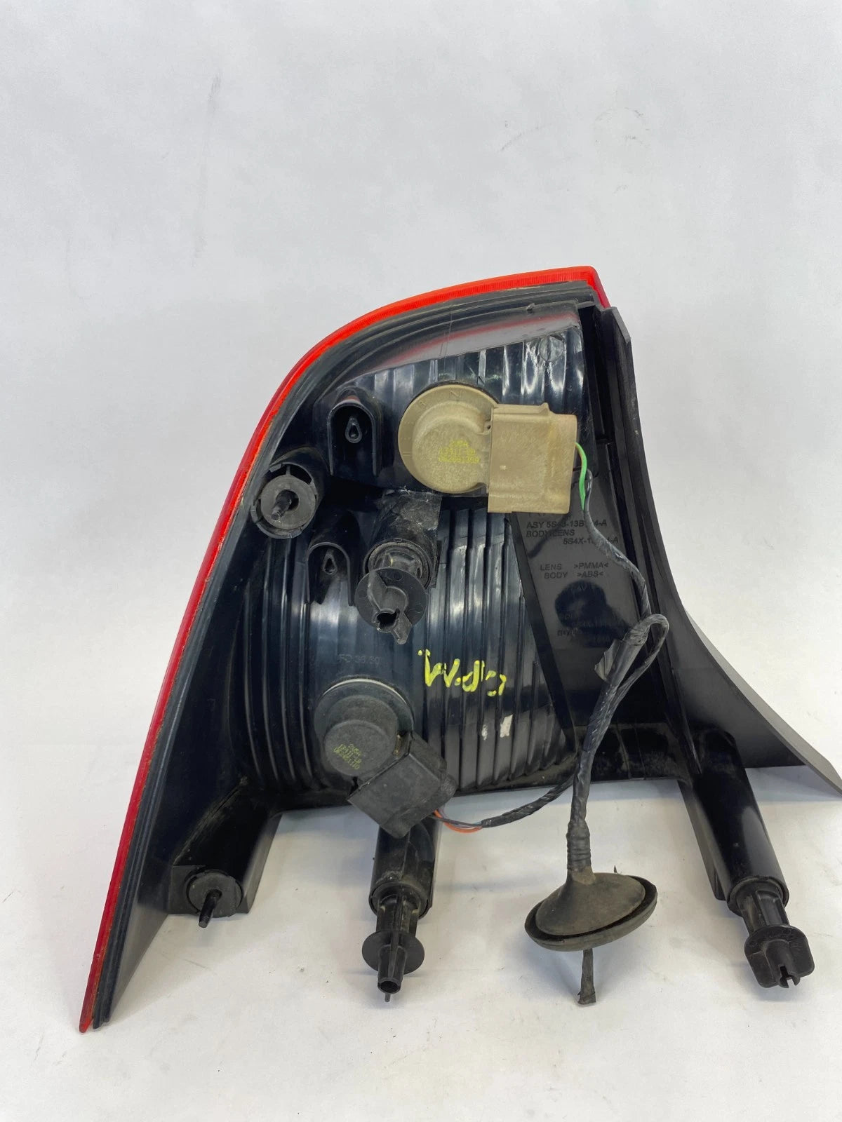 2005-2007 FORD FOCUS SEDAN RIGHT PASSENGER SIDE TAIL LIGHT LAMP ASSEMBLY OEM
