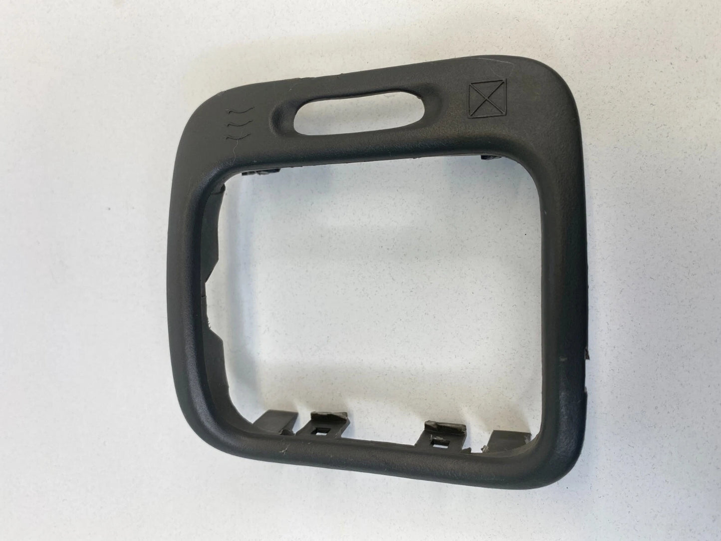 1999-2004 CHEVROLET TRACKER DASH A/C RIGHT PASSENGER AIR VENT COVER BEZEL TRIM