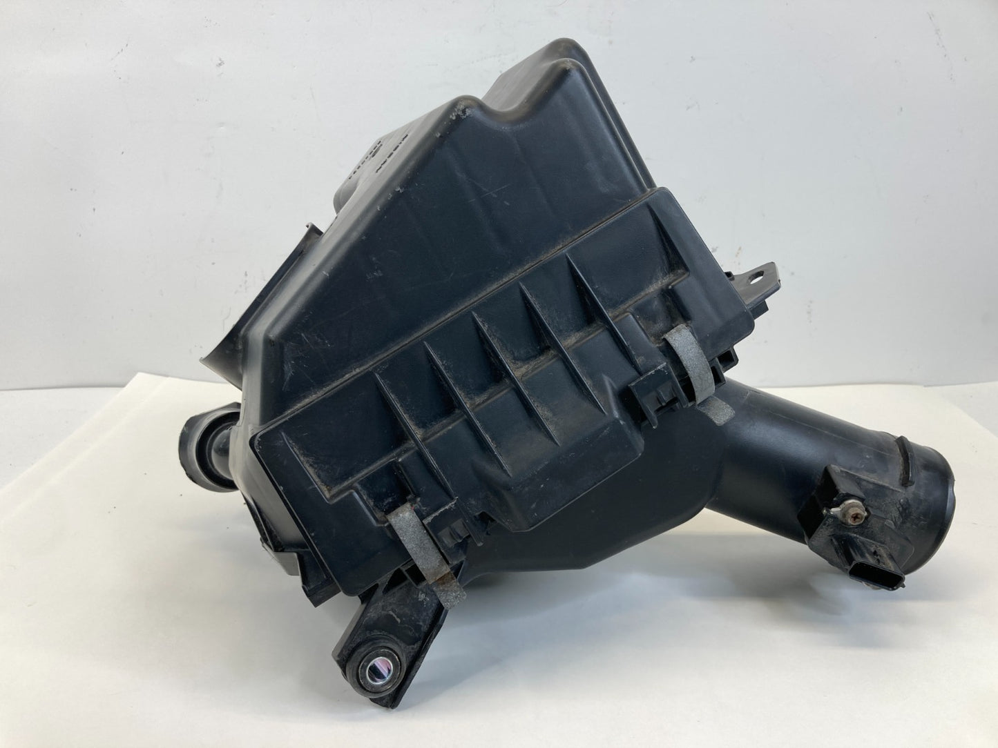 2008-2010 Infiniti G37 Front Left Air Intake Cleaner Box Filter Assembly OEM