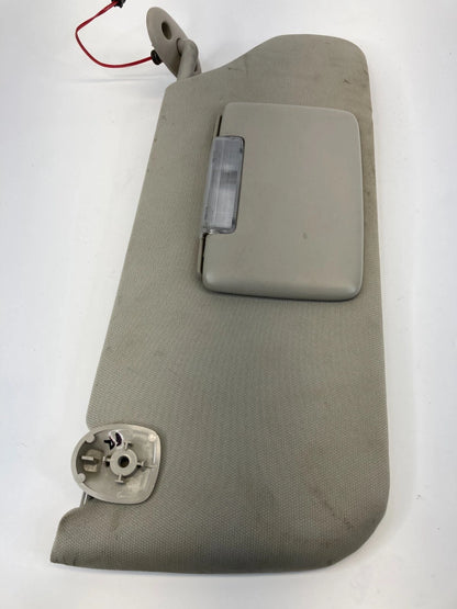 2005-2010 JEEP GRAND CHEROKEE RIGHT PASS SIDE SUNVISOR SUN VISOR SHADE W/ LIGHT