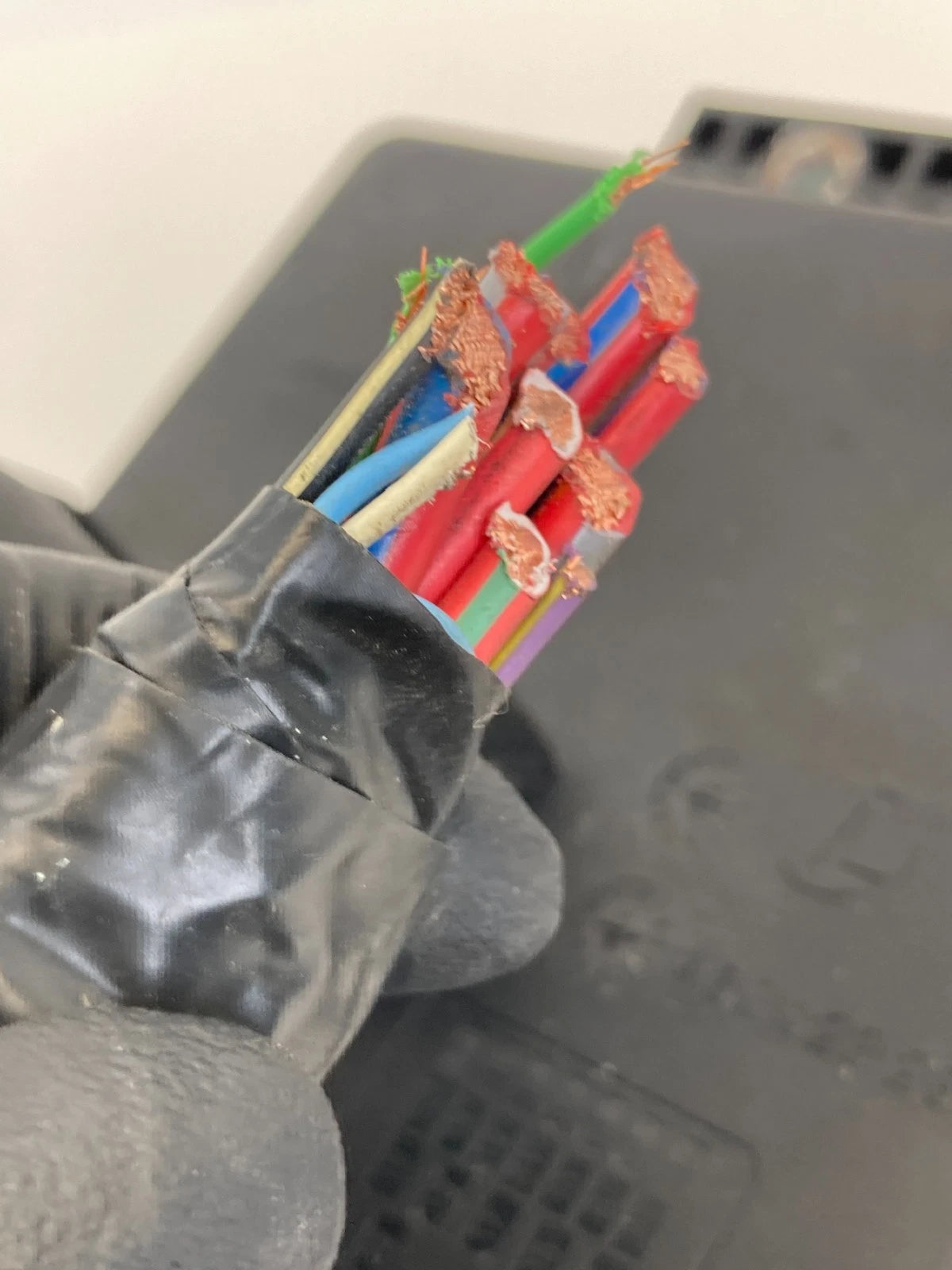 2003-2011 SAAB 9-3 9-3x 2.0L TURBO AWD ENGINE FUSE BOX RELAY BLOCK COMPARTMENT