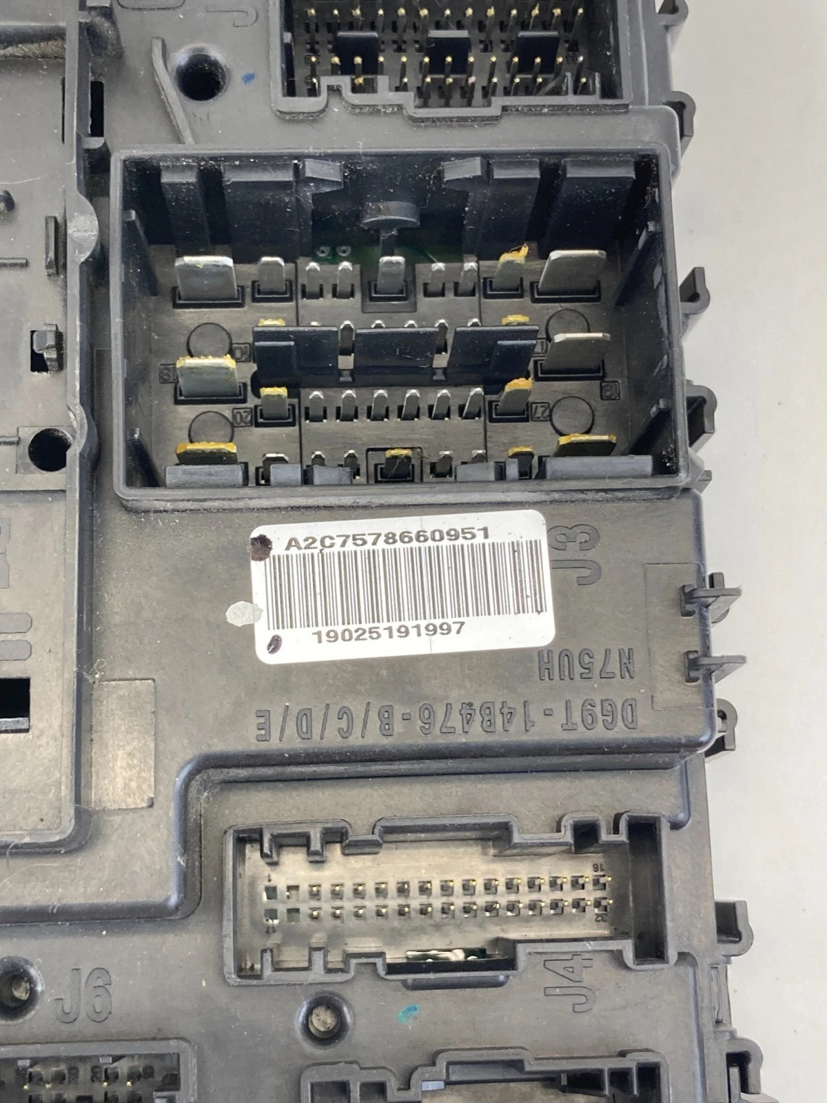 18 19 FORD EXPLORER INTERCEPTOR UTILITY CABIN JUNCTION BLOCK FUSEBOX DG9T14B476B