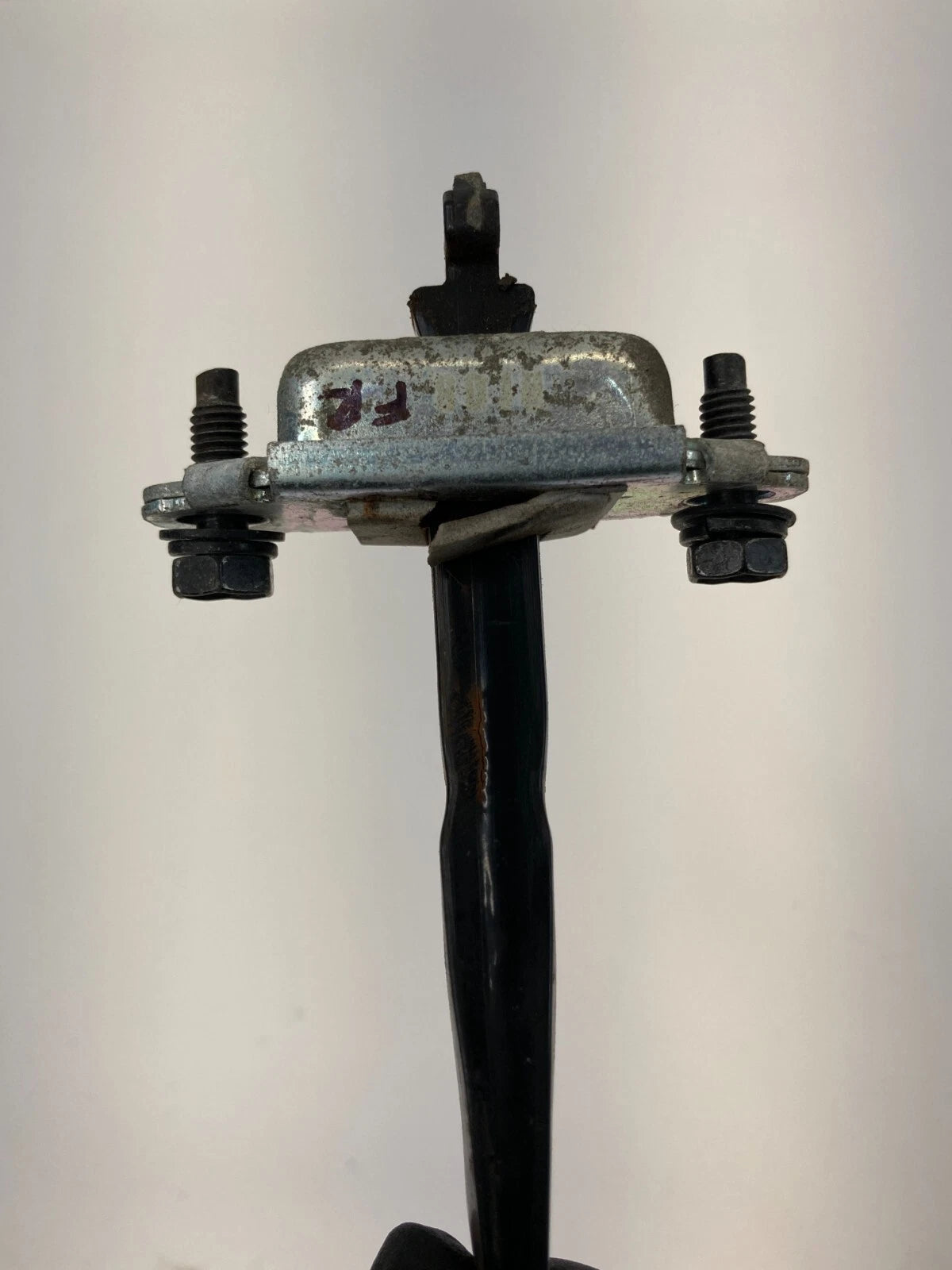 2007-2010 HYUNDAI ELANTRA SEDAN FRONT RIGHT DOOR CHECK STOPPER STOP DETENT OEM