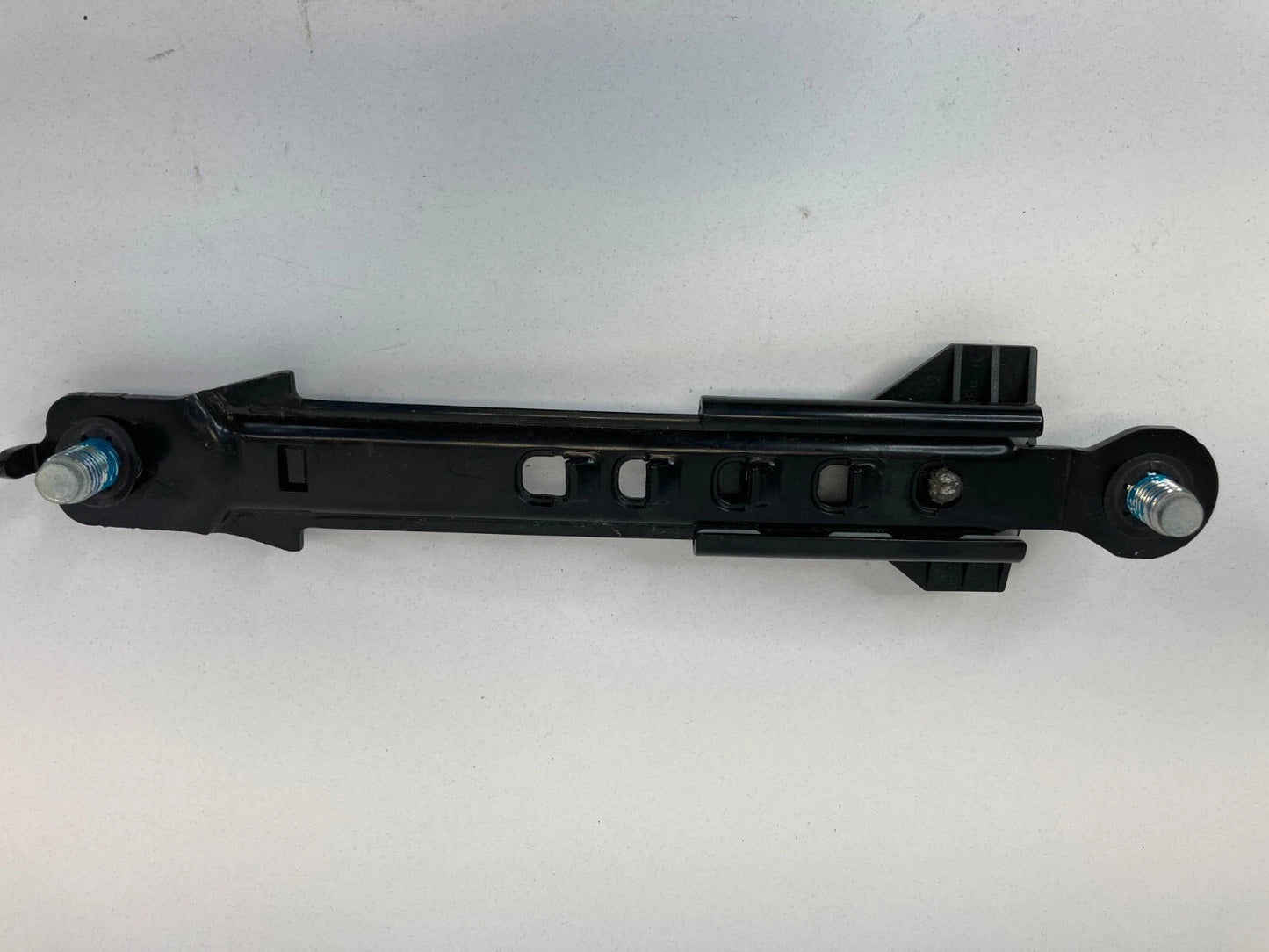 2006-2014 KIA SEDONA FRONT LEFT DRIVER SIDE SEAT BELT HEIGHT ADJUSTER OEM