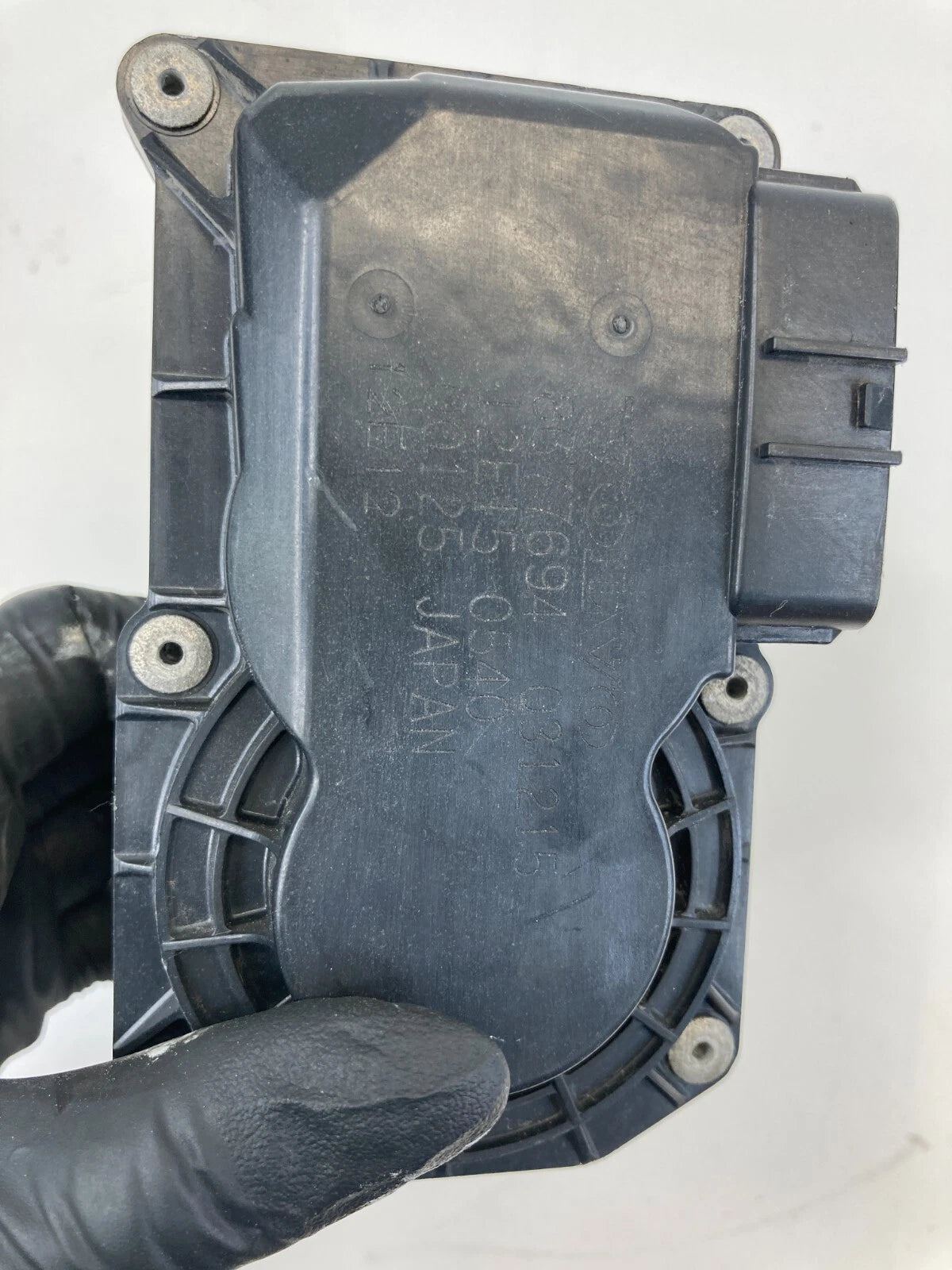 2004-2010 VOLVO S40 2005-2007 VOLVO V70 2005 S60 THROTTLE BODY VALVE OEM