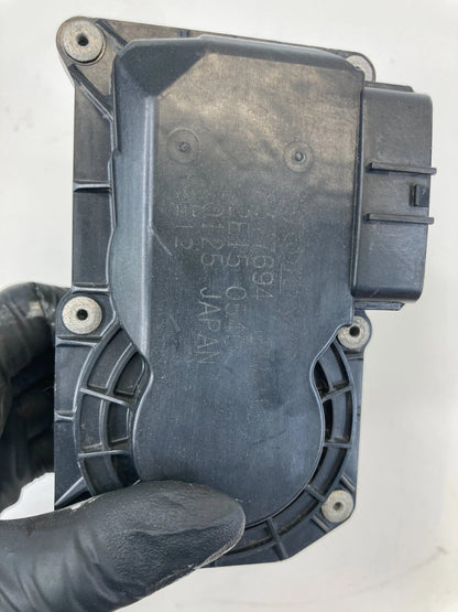 2004-2010 VOLVO S40 2005-2007 VOLVO V70 2005 S60 THROTTLE BODY VALVE OEM
