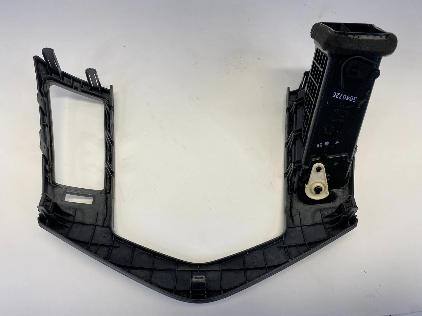 2011-2016 CHEVROLET CRUZE DASHBOARD RADIO SURROUND BEZEL TRIM PANEL OEM 96829367